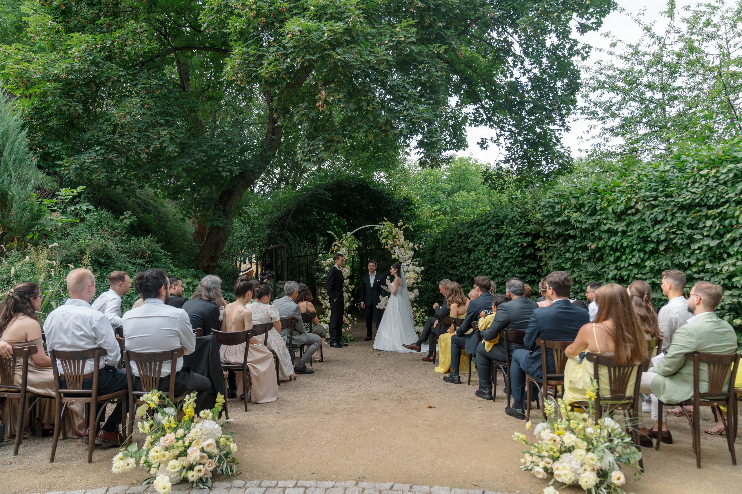 A Romantic Tuscan-Inspired Wedding in Czech Republic. Vitalie Varvarynets - Весільний фотограф Прага
