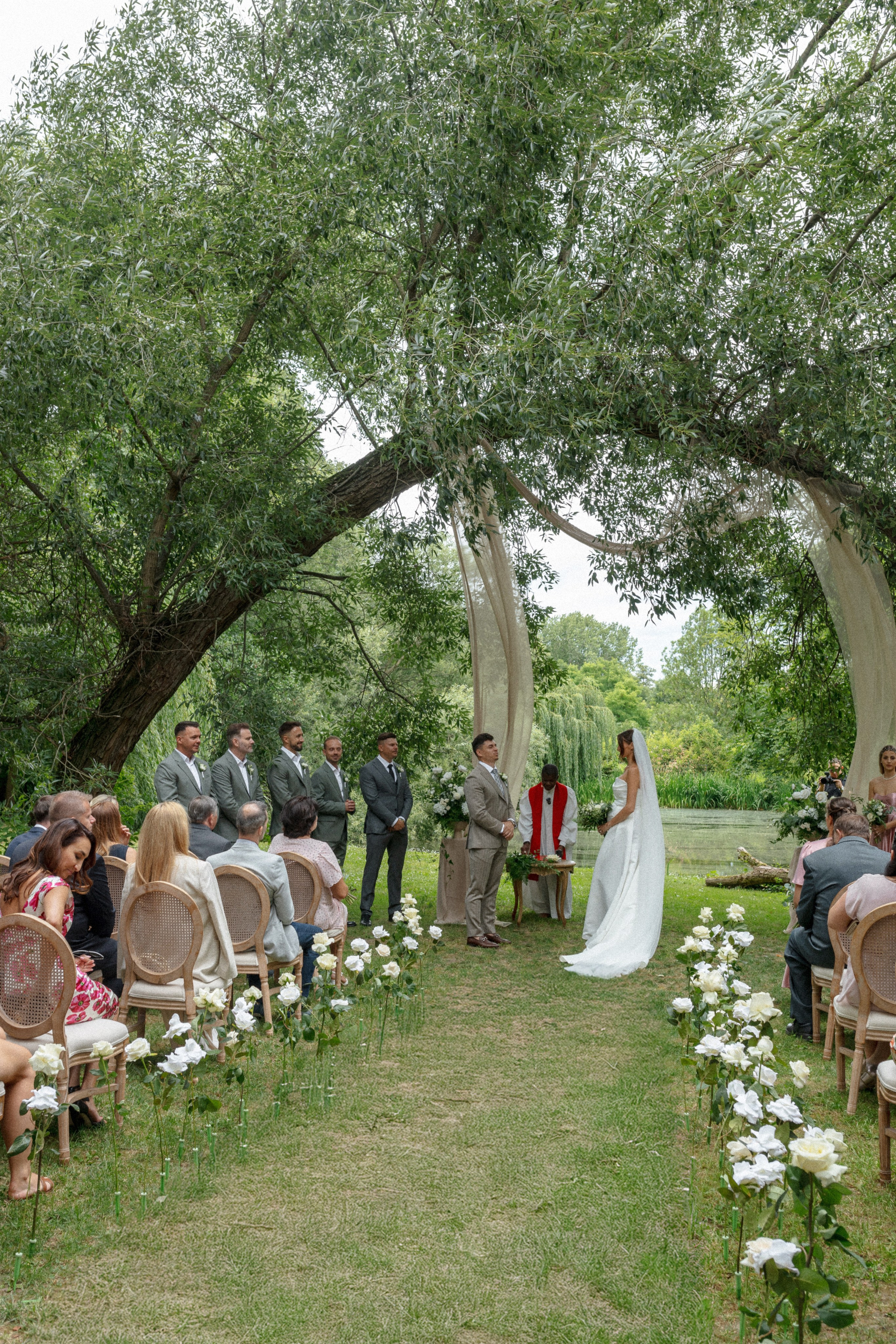 Vintage Charm: Markéta and Michal’s Wedding at Château Třebešice. Vitalie Varvarynets - Весільний фотограф Прага