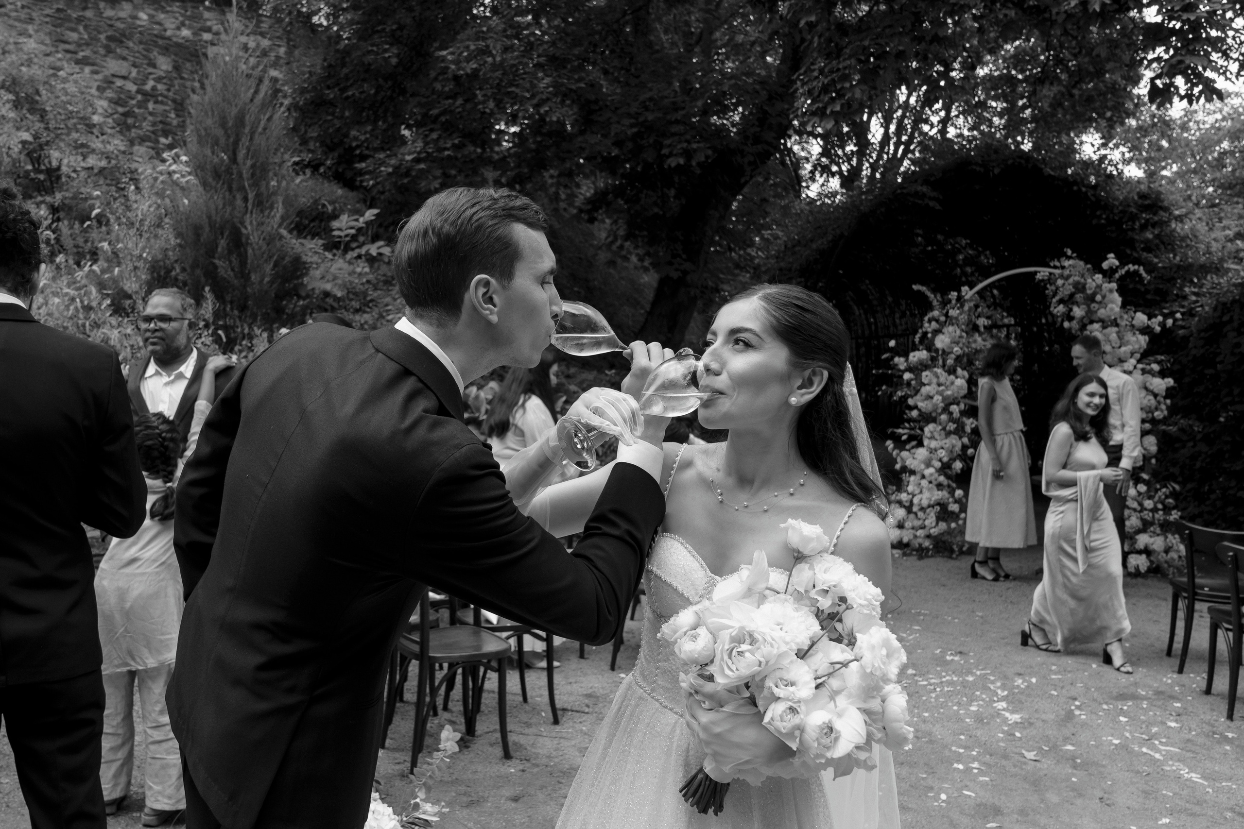 A Romantic Tuscan-Inspired Wedding in Czech Republic. Vitalie Varvarynets - Весільний фотограф Прага