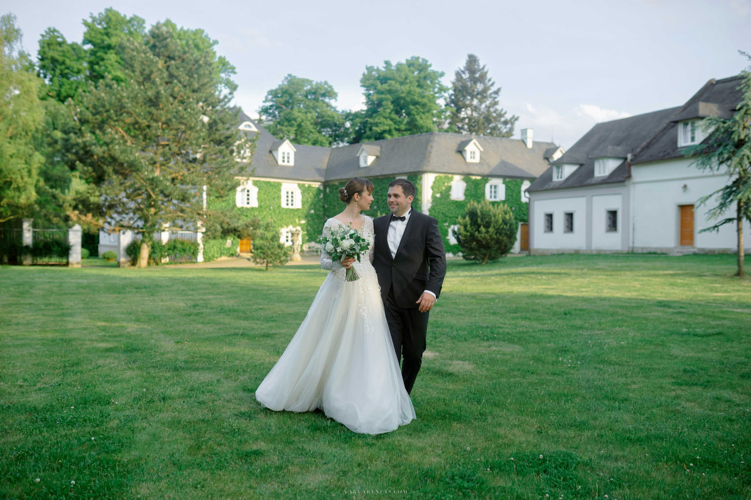 Свадьба в замках Чехии. Vitalie Varvarynets — свадебный фотограф Прага