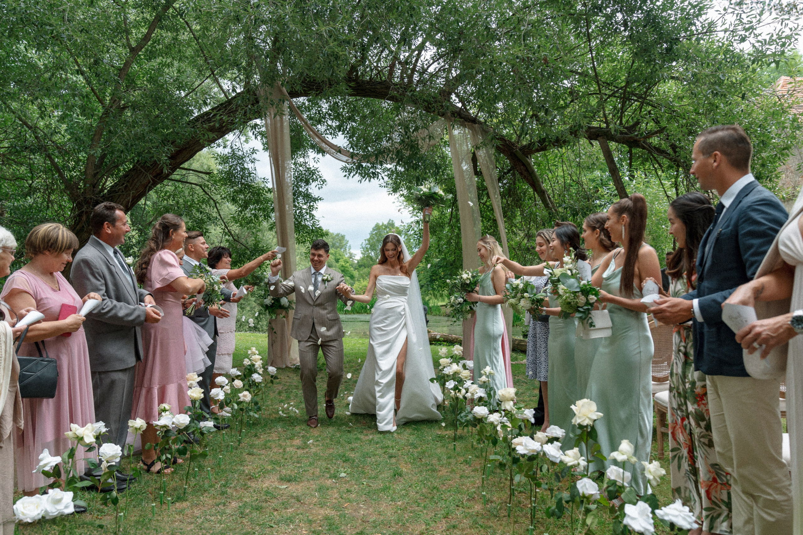 Vintage Charm: Markéta and Michal’s Wedding at Château Třebešice. Vitalie Varvarynets - Весільний фотограф Прага