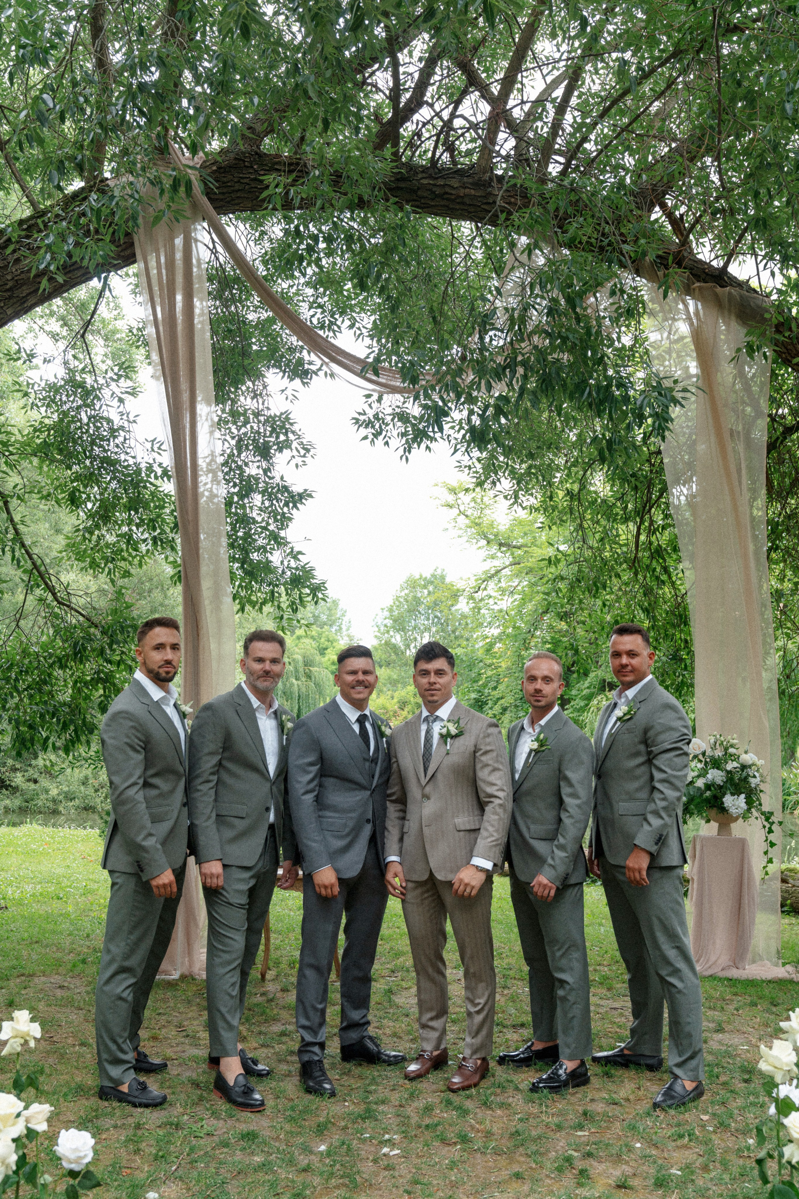 Vintage Charm: Markéta and Michal’s Wedding at Château Třebešice. Vitalie Varvarynets - Весільний фотограф Прага