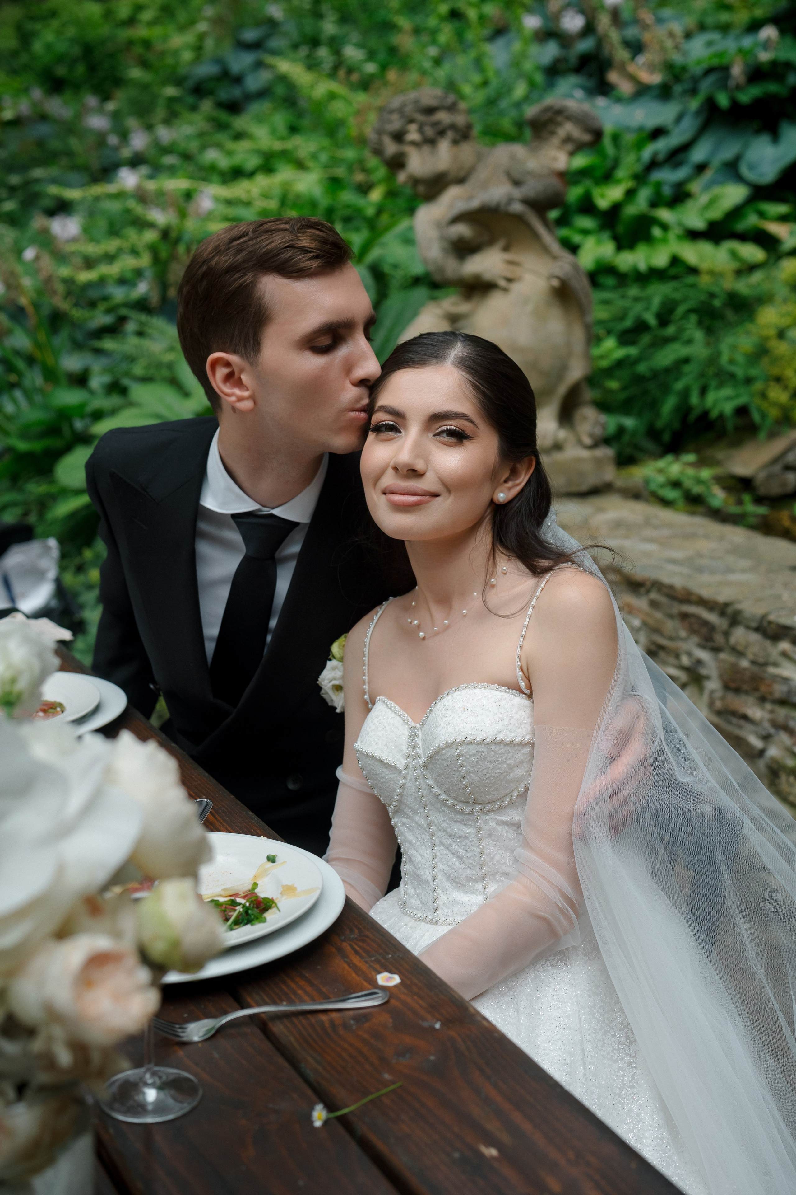 A Romantic Tuscan-Inspired Wedding in Czech Republic. Vitalie Varvarynets - Весільний фотограф Прага