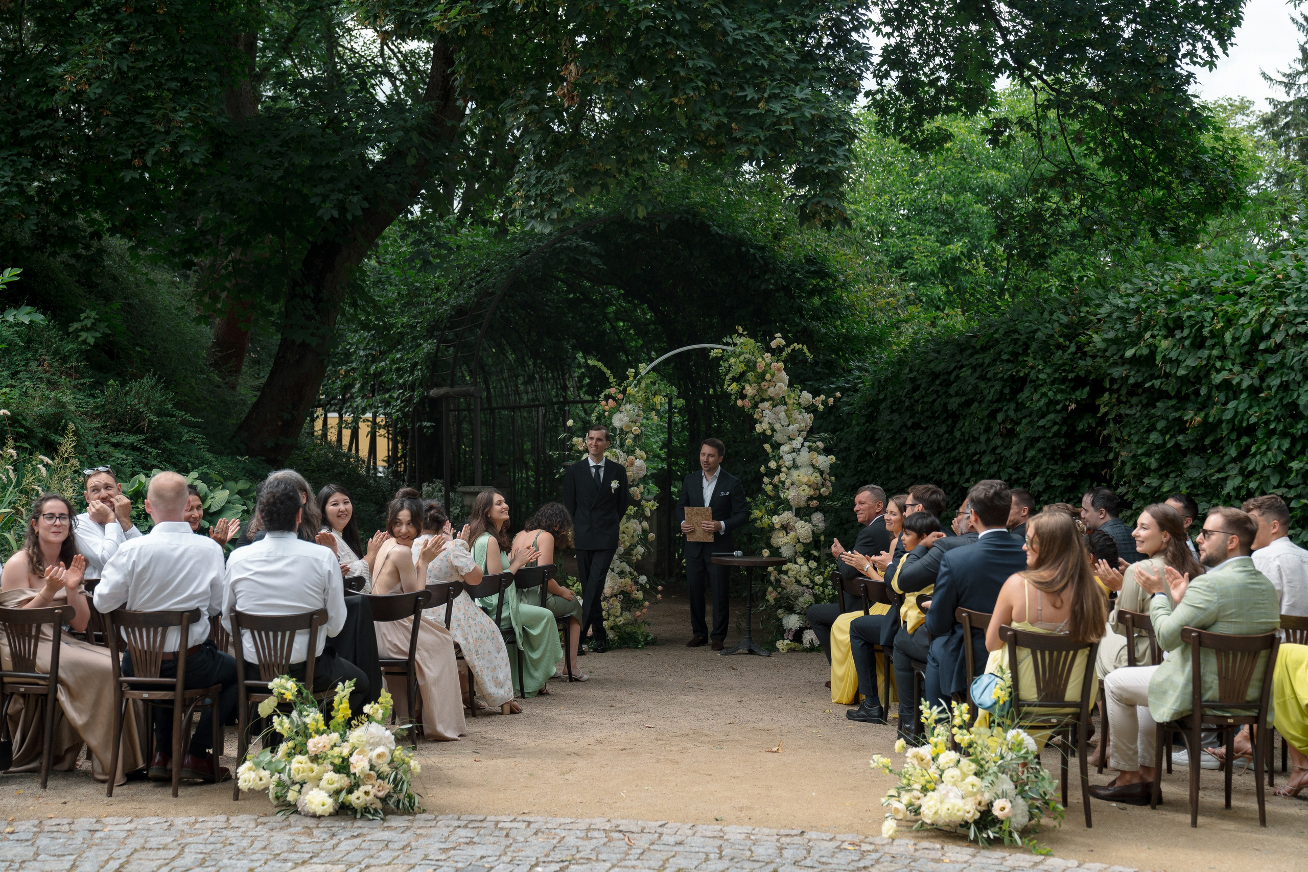 A Romantic Tuscan-Inspired Wedding in Czech Republic. Vitalie Varvarynets - Весільний фотограф Прага