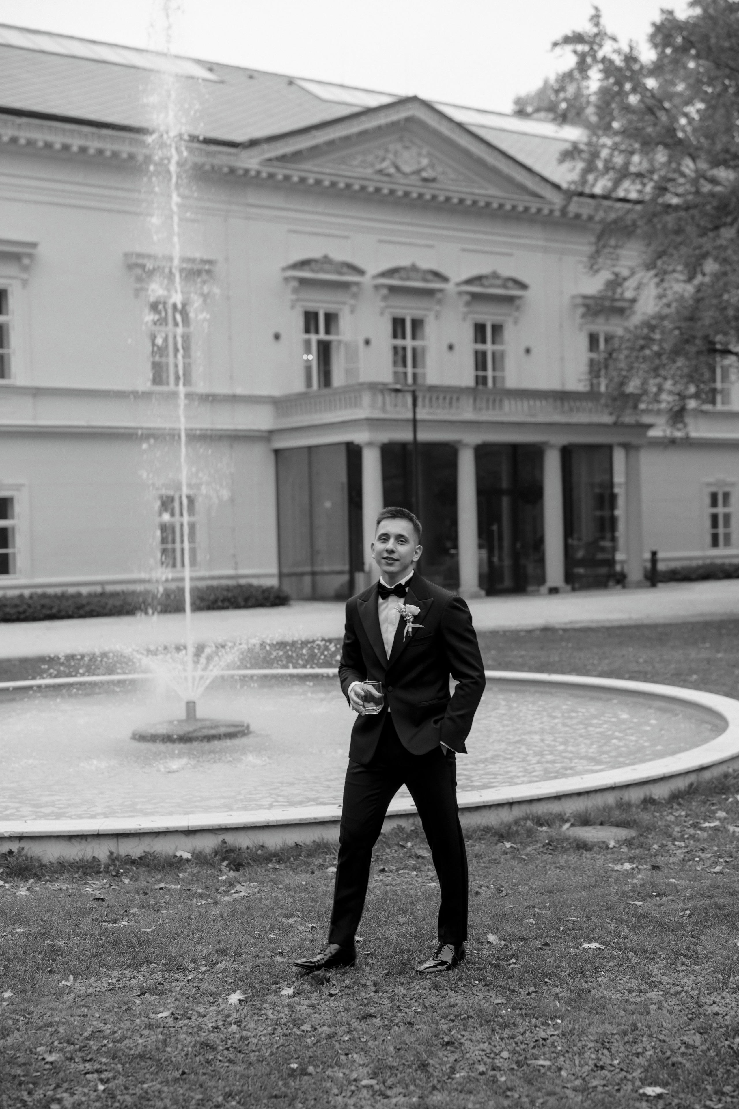 Luxury Wedding Photography | Golden Autumn at Ratměřice Castle. Vitalie Varvarynets — Prague Wedding Photographer