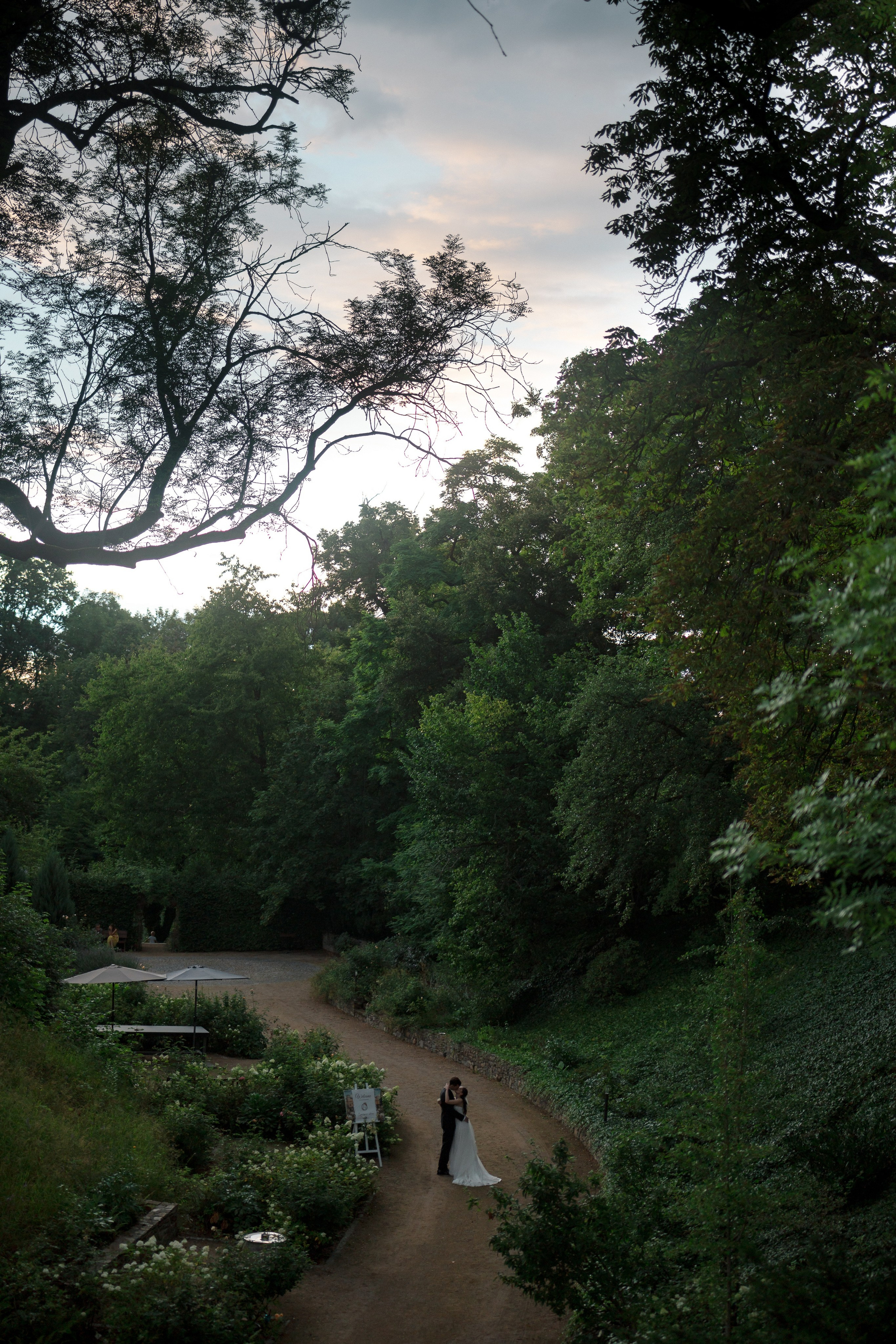 A Romantic Tuscan-Inspired Wedding in Czech Republic. Vitalie Varvarynets - Весільний фотограф Прага