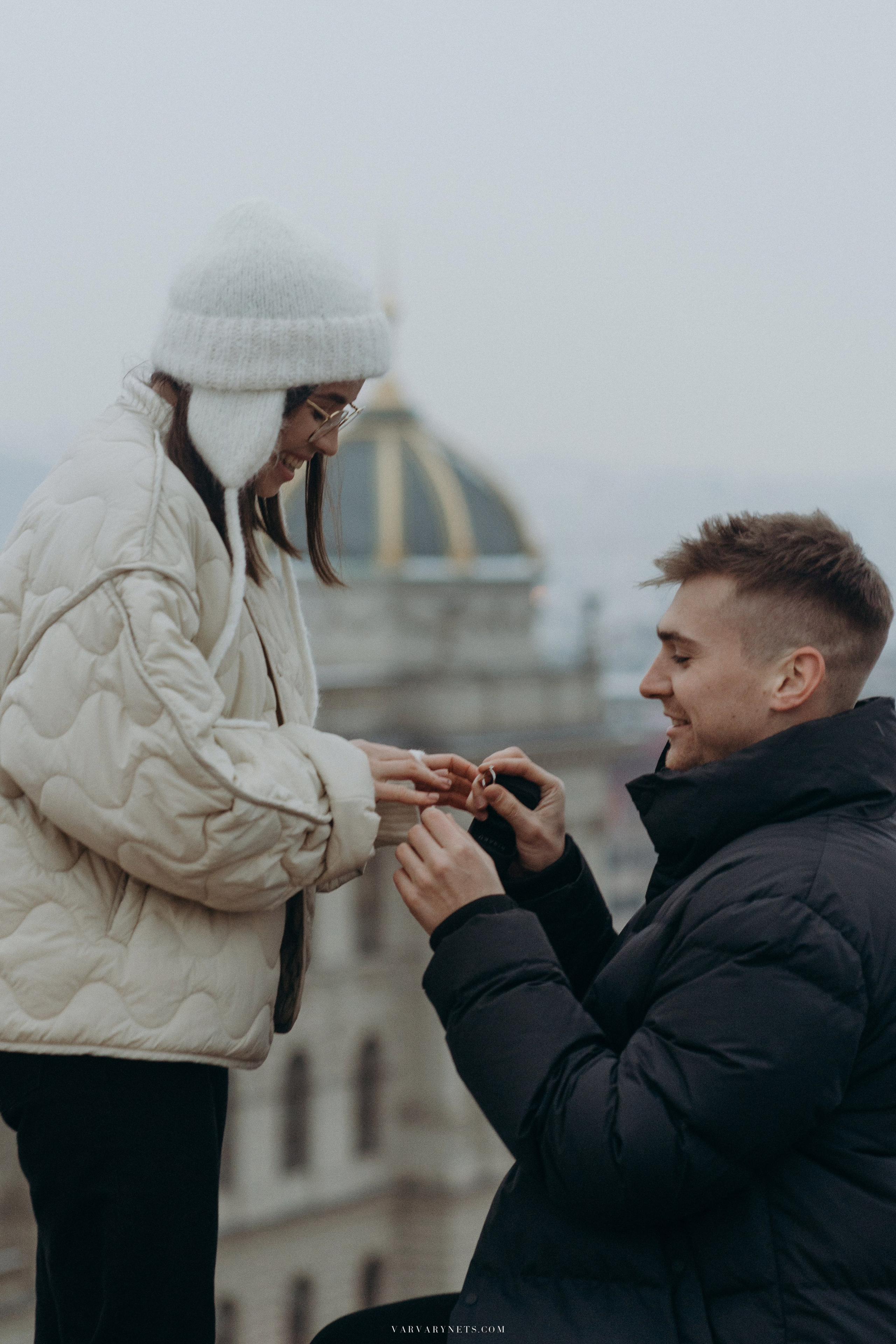 The magical proposal of hand and heart in enchanting Prague. Vitalie Varvarynets - Весільний фотограф Прага
