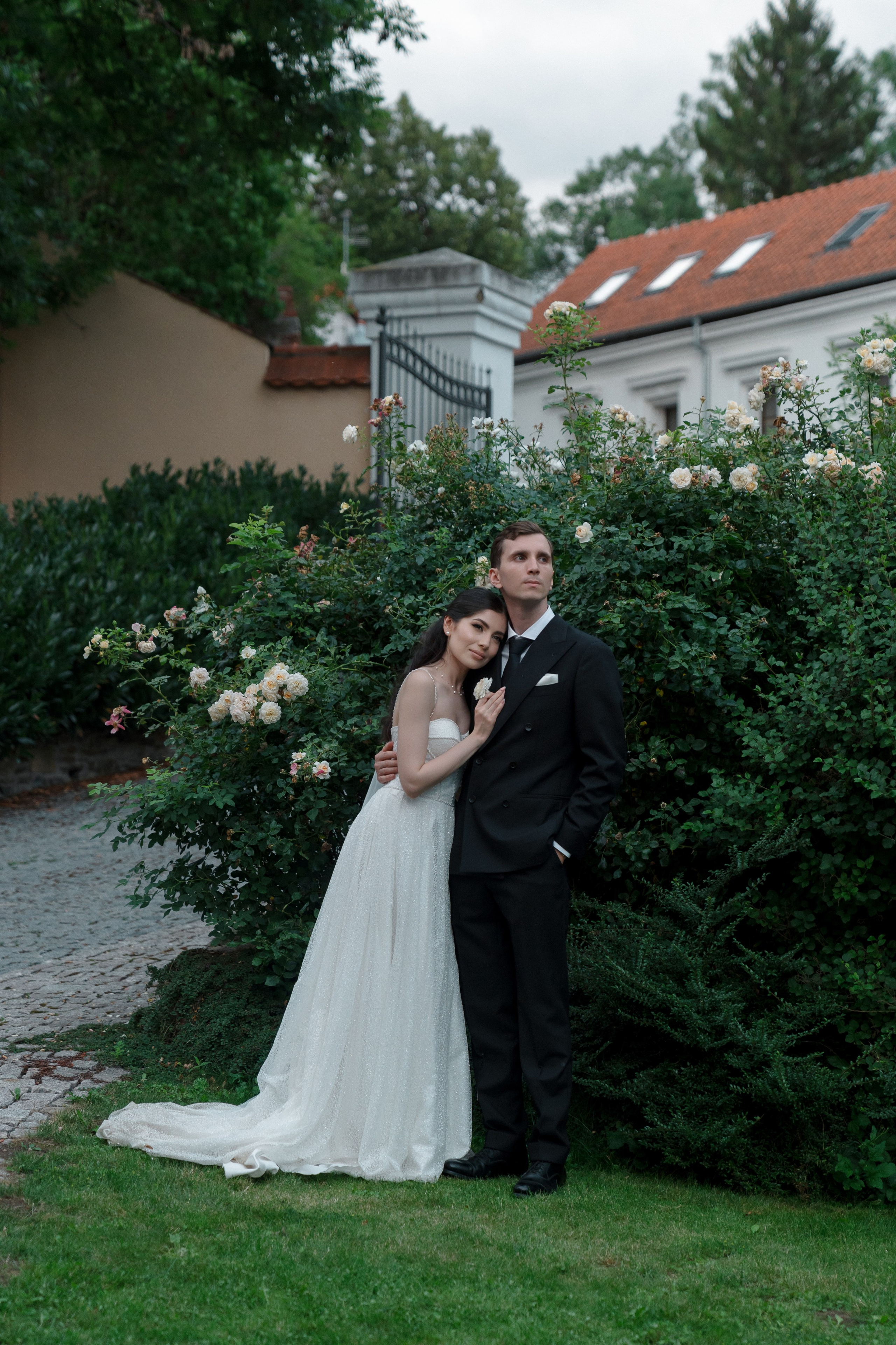 A Romantic Tuscan-Inspired Wedding in Czech Republic. Vitalie Varvarynets - Весільний фотограф Прага