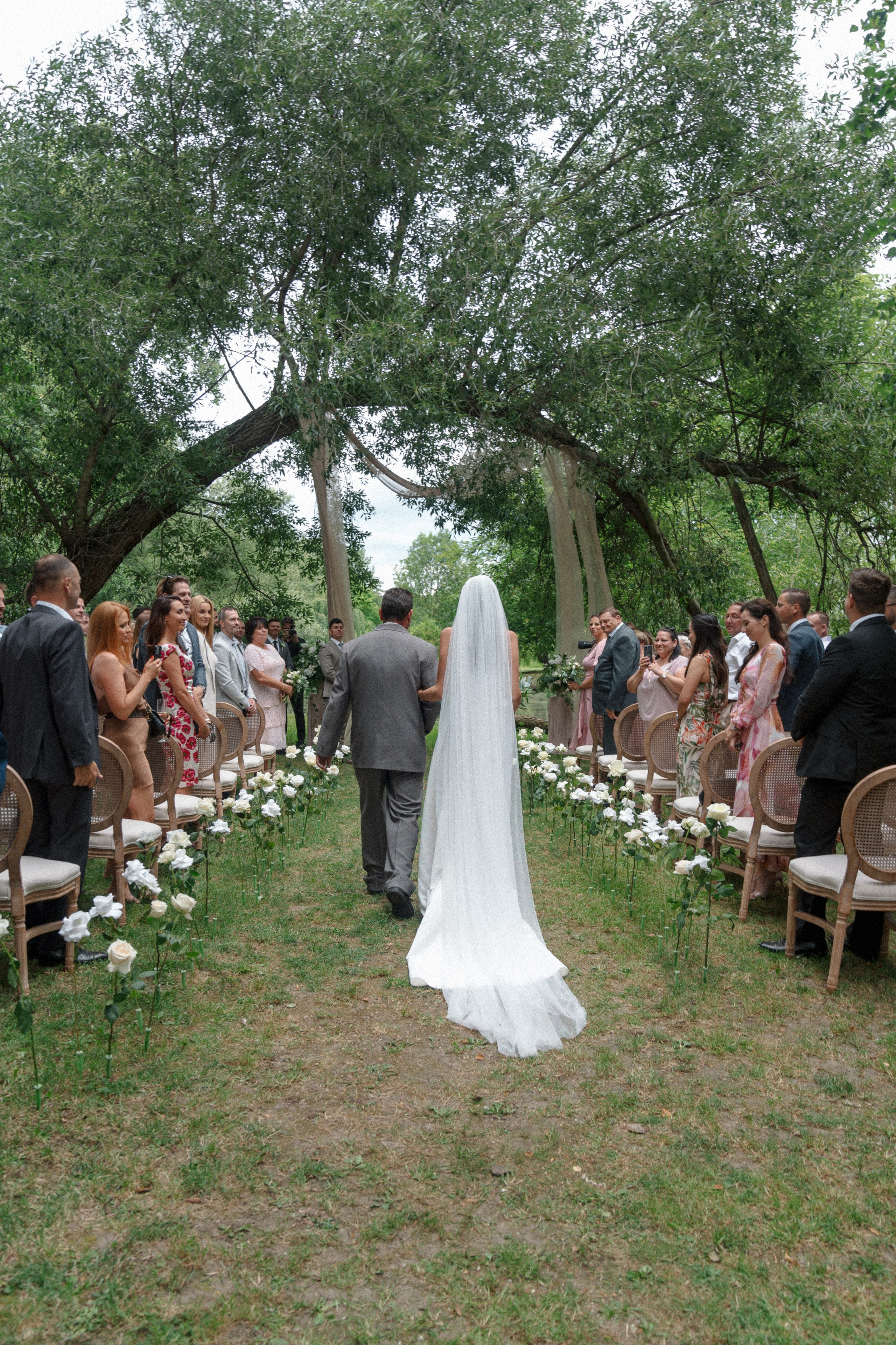 Vintage Charm: Markéta and Michal’s Wedding at Château Třebešice. Vitalie Varvarynets - Весільний фотограф Прага