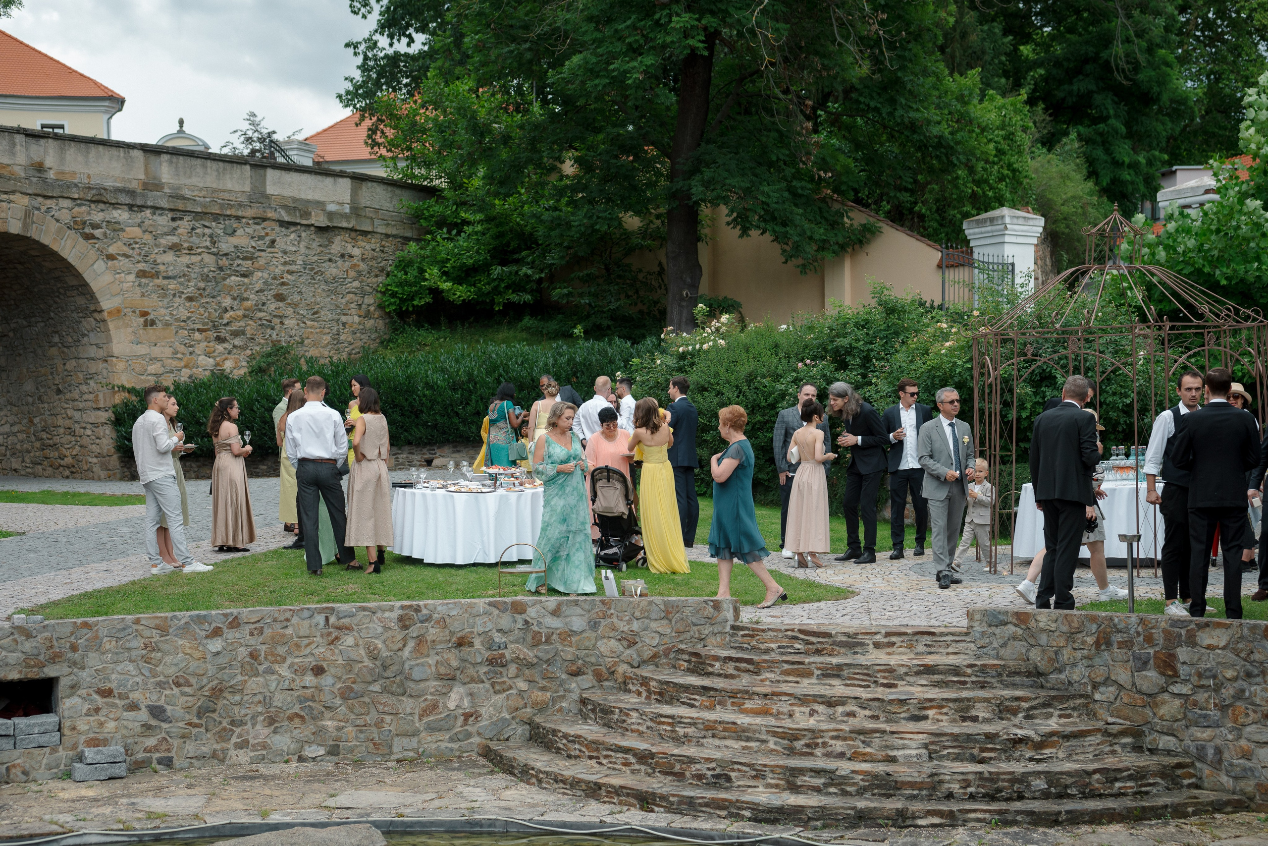 A Romantic Tuscan-Inspired Wedding in Czech Republic. Vitalie Varvarynets - Весільний фотограф Прага
