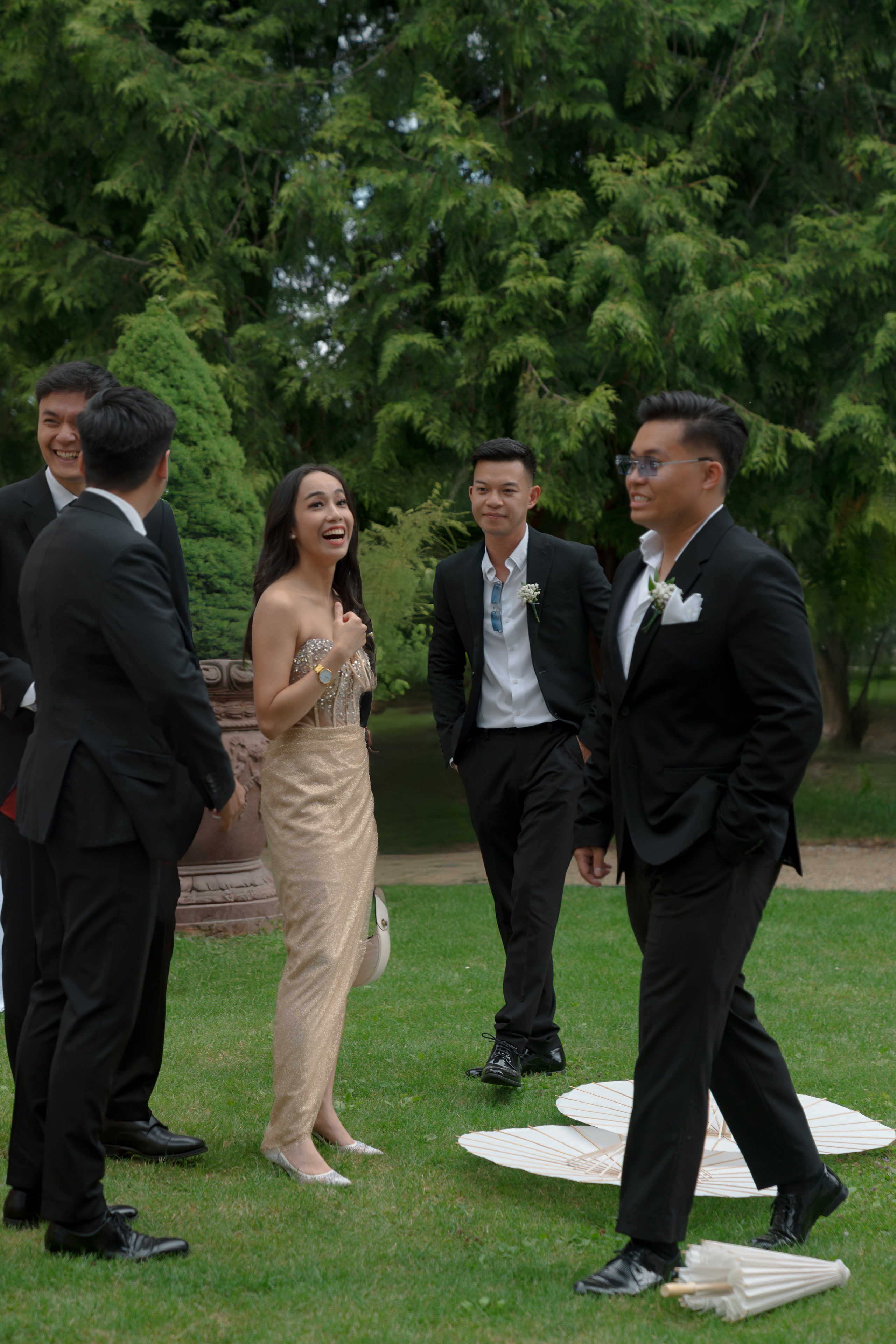 A Grand Asian Wedding at a Historic European Castle. Vitalie Varvarynets - Весільний фотограф Прага