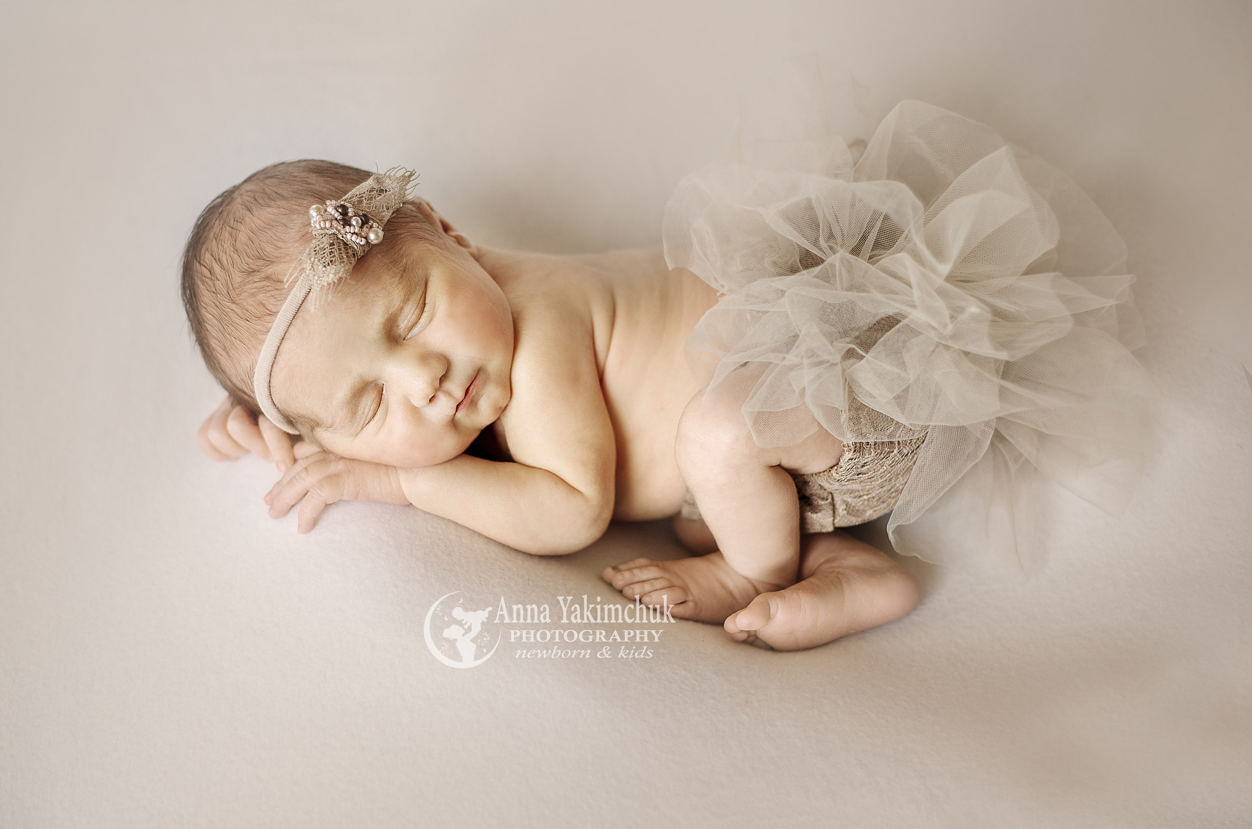 Фотограф новонароджених (newborn) та дитинства у Житомирі Анна Якимчук