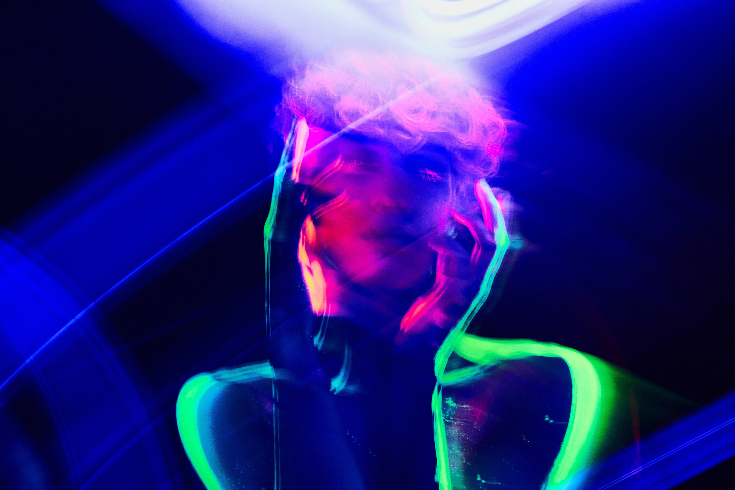 Neon Vibes – креативна неонова фотосесія в Києві. Портретний та репортажний фотограф в Києві Юрій Корнійчук