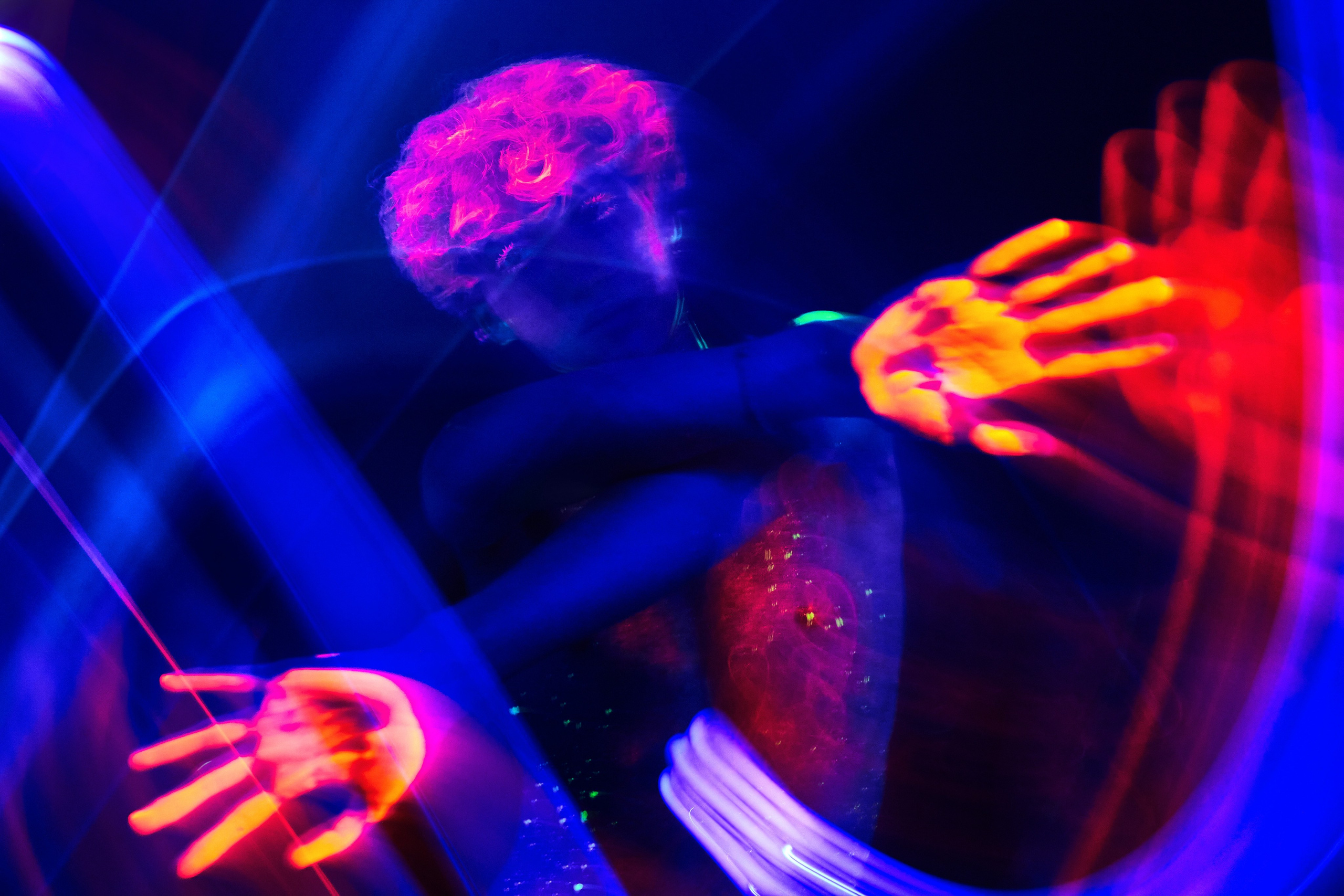 Neon Vibes – креативна неонова фотосесія в Києві. Портретний та репортажний фотограф в Києві Юрій Корнійчук