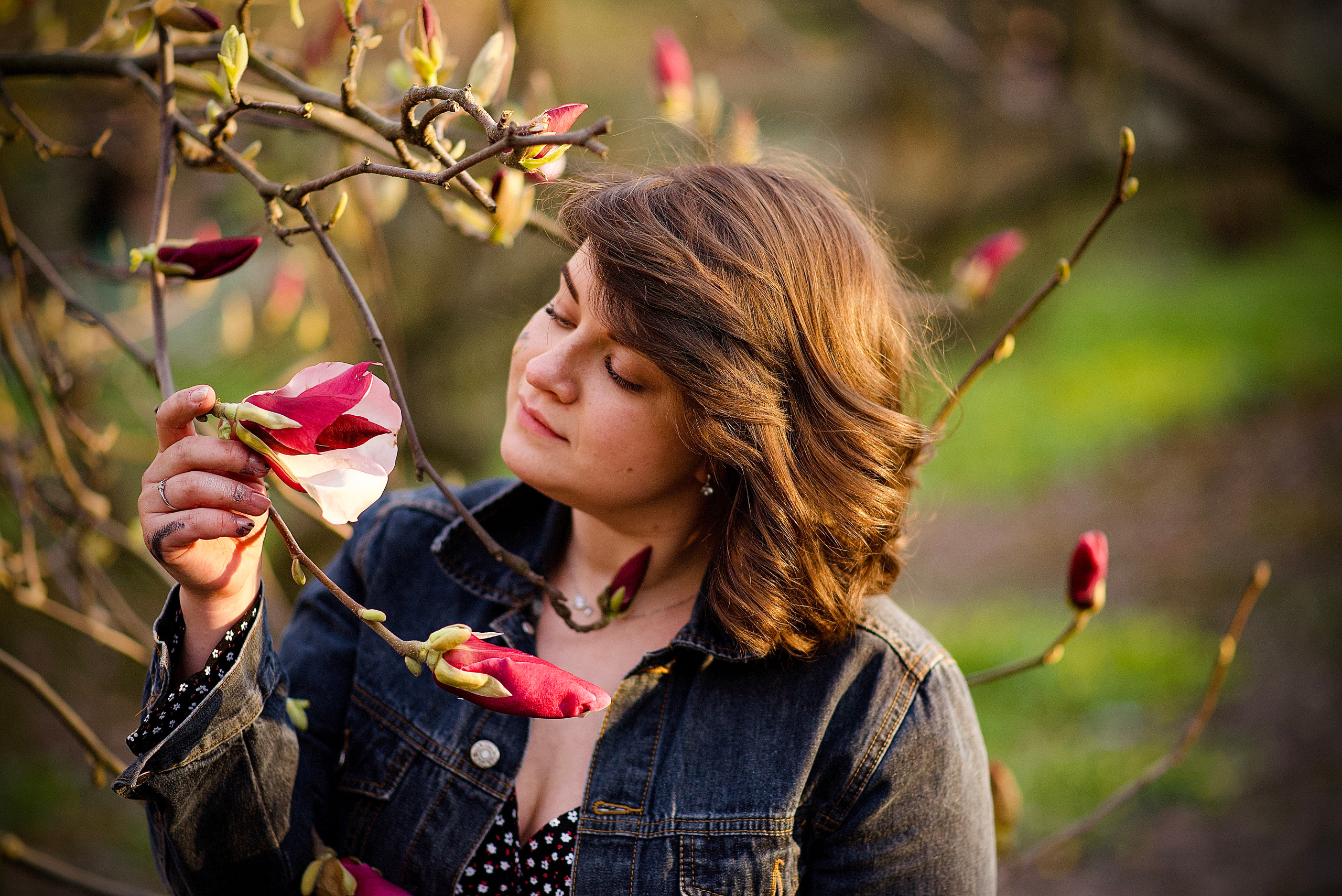 Художниця Альона у весняно-творчому процесі. Fotógrafa Maria Yakymycheva