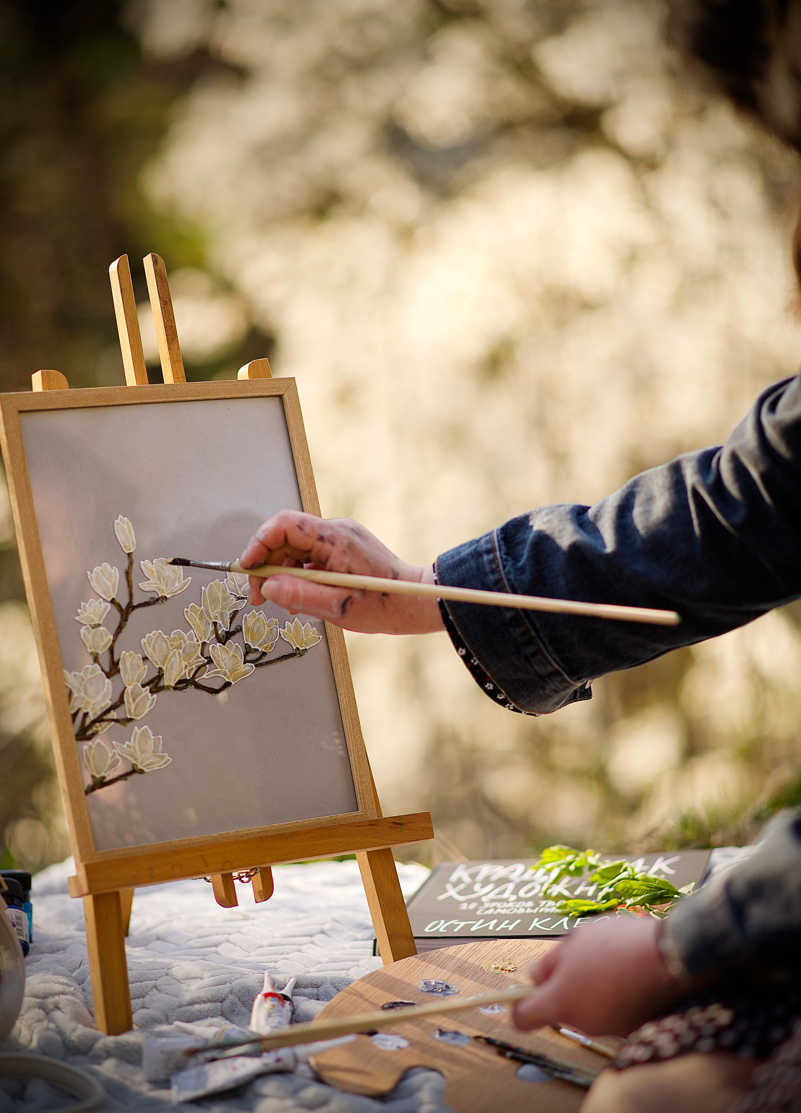 Художниця Альона у весняно-творчому процесі. Fotógrafa Maria Yakymycheva