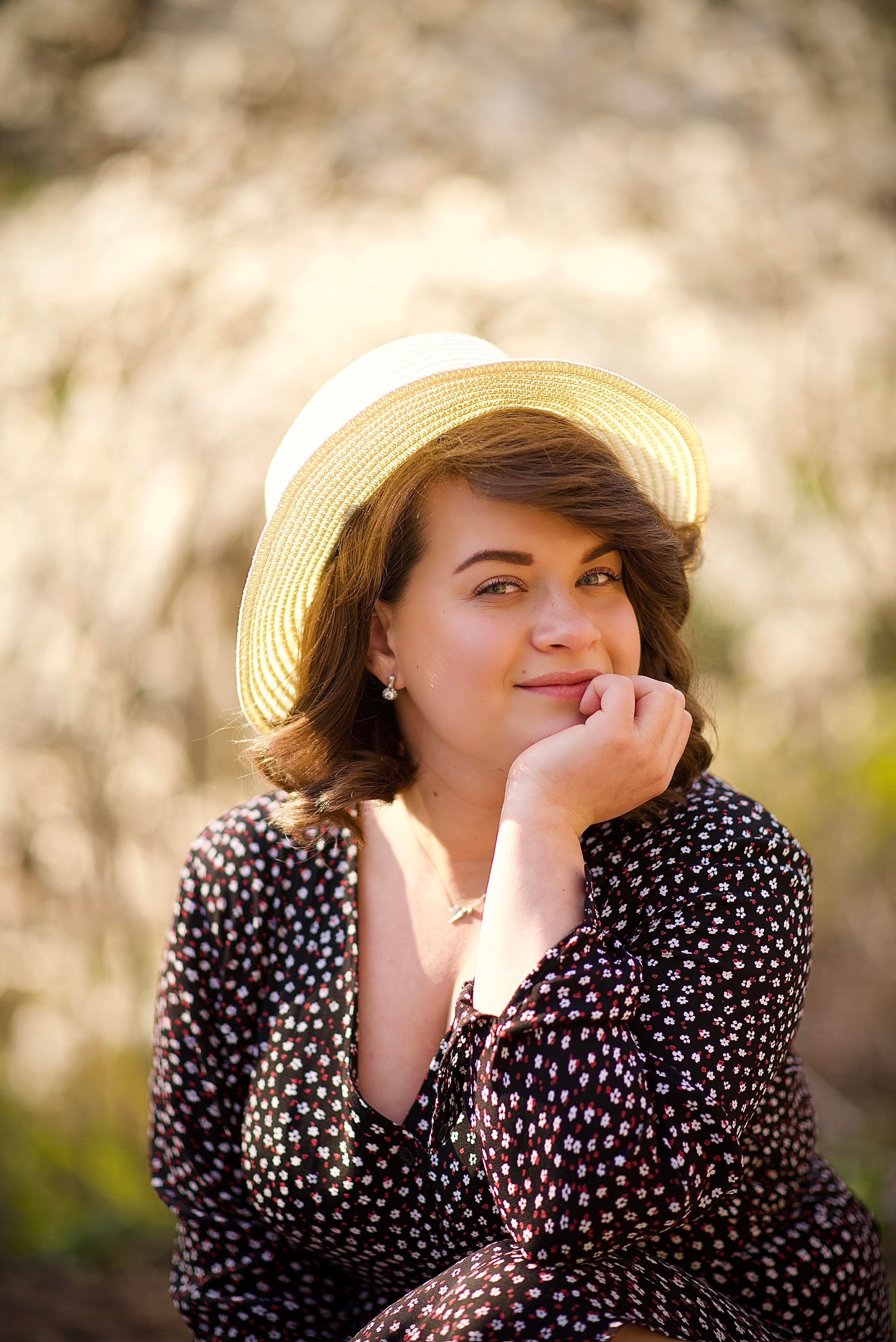 Художниця Альона у весняно-творчому процесі. Fotógrafa Maria Yakymycheva