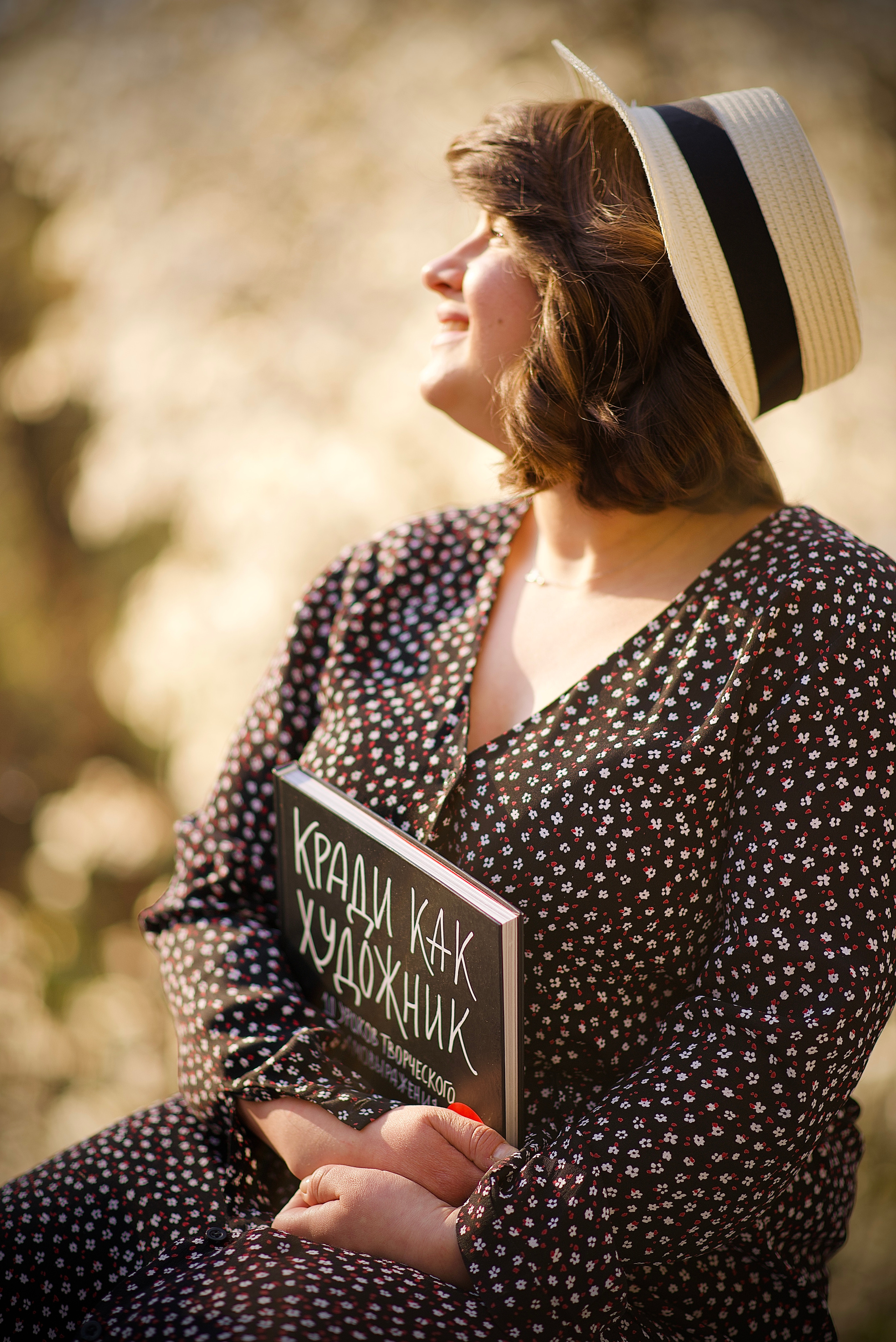 Художниця Альона у весняно-творчому процесі. Fotógrafa Maria Yakymycheva