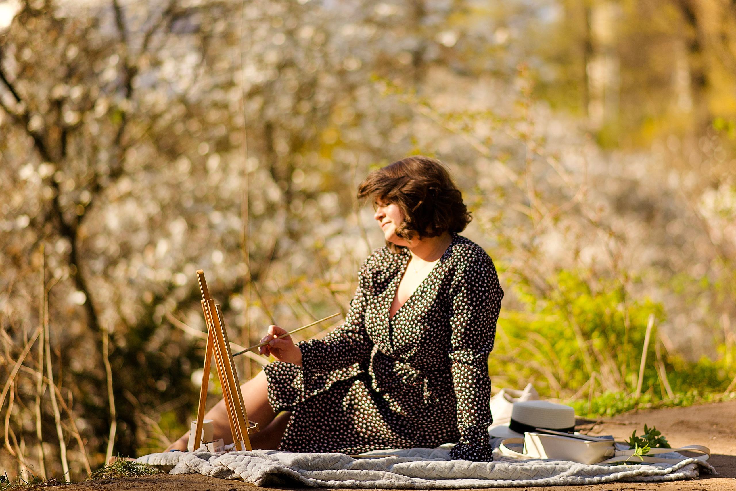 Художниця Альона у весняно-творчому процесі. Fotógrafa Maria Yakymycheva