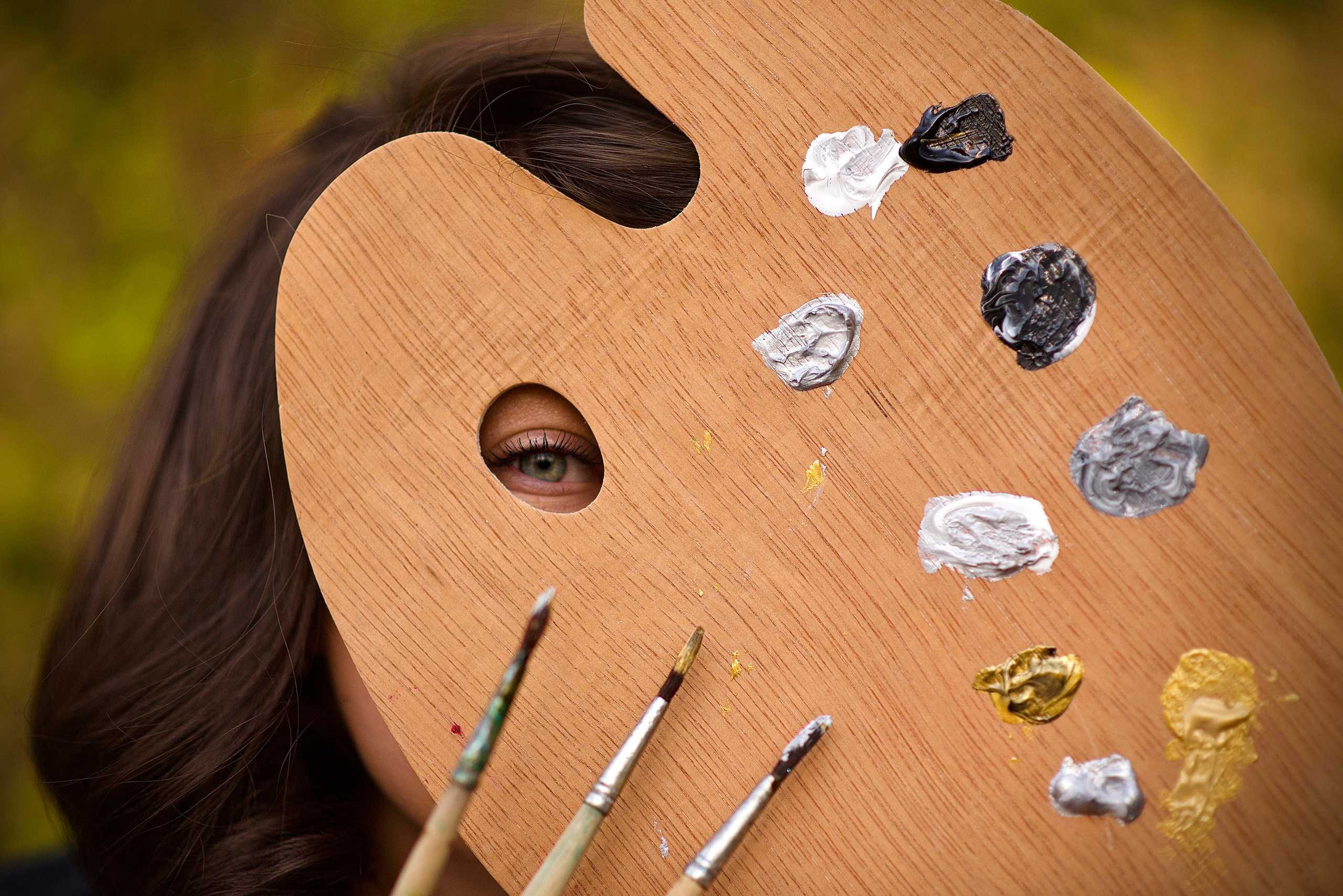 Художниця Альона у весняно-творчому процесі. Fotógrafa Maria Yakymycheva