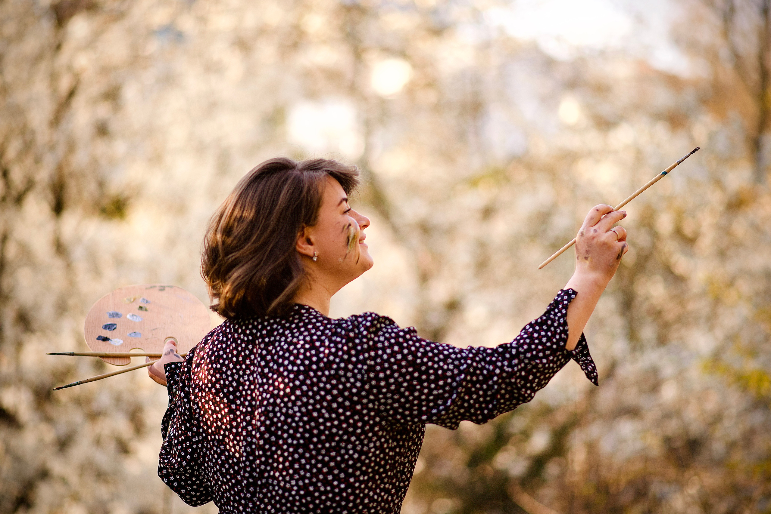 Художниця Альона у весняно-творчому процесі. Fotógrafa Maria Yakymycheva