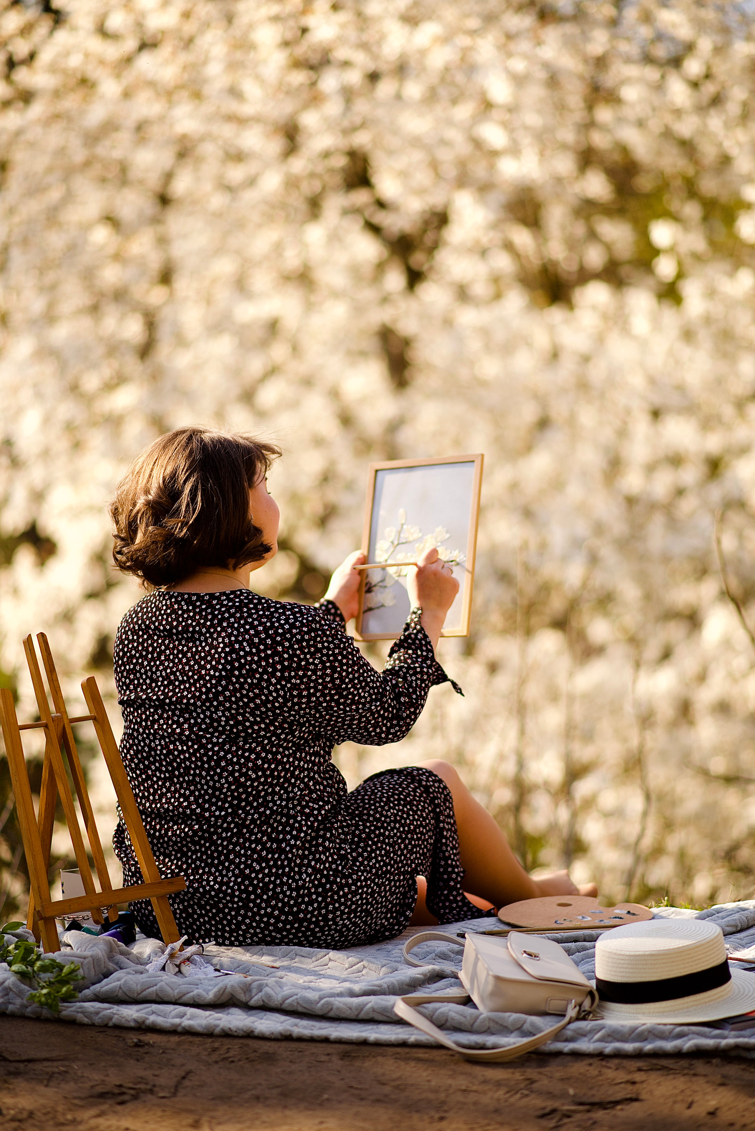 Художниця Альона у весняно-творчому процесі. Fotógrafa Maria Yakymycheva