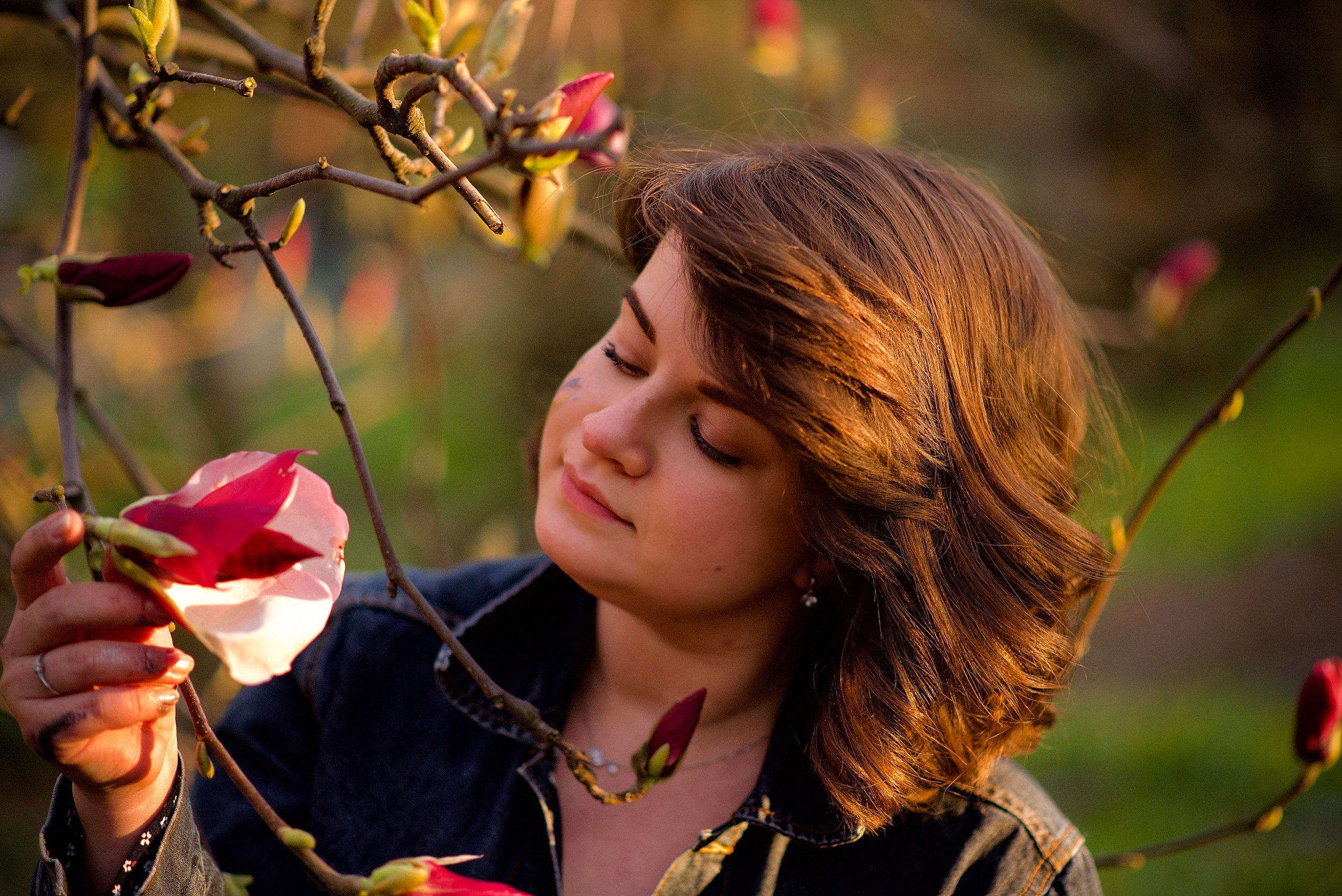 Художниця Альона у весняно-творчому процесі. Fotógrafa Maria Yakymycheva