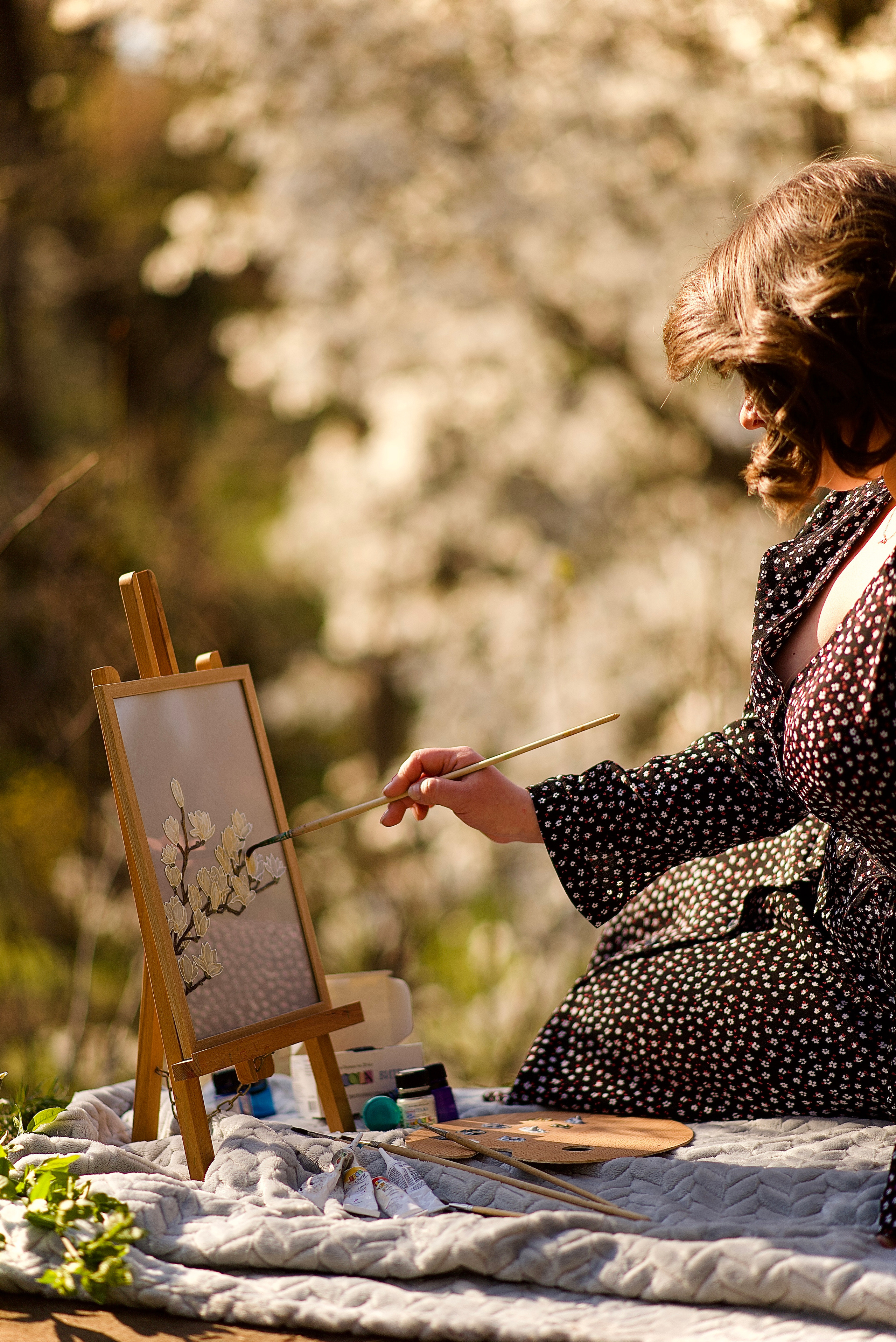 Художниця Альона у весняно-творчому процесі. Fotógrafa Maria Yakymycheva