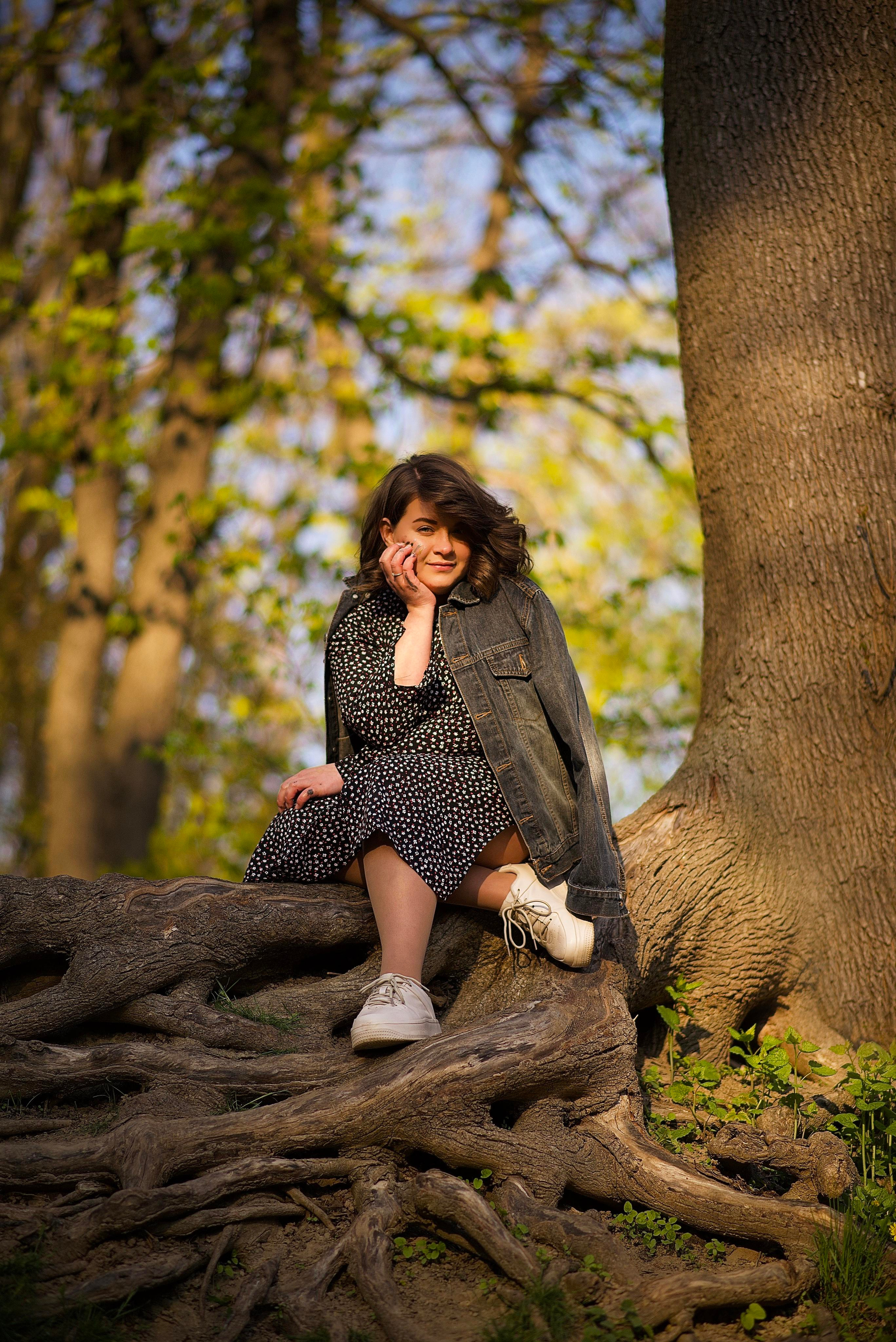 Художниця Альона у весняно-творчому процесі. Fotógrafa Maria Yakymycheva