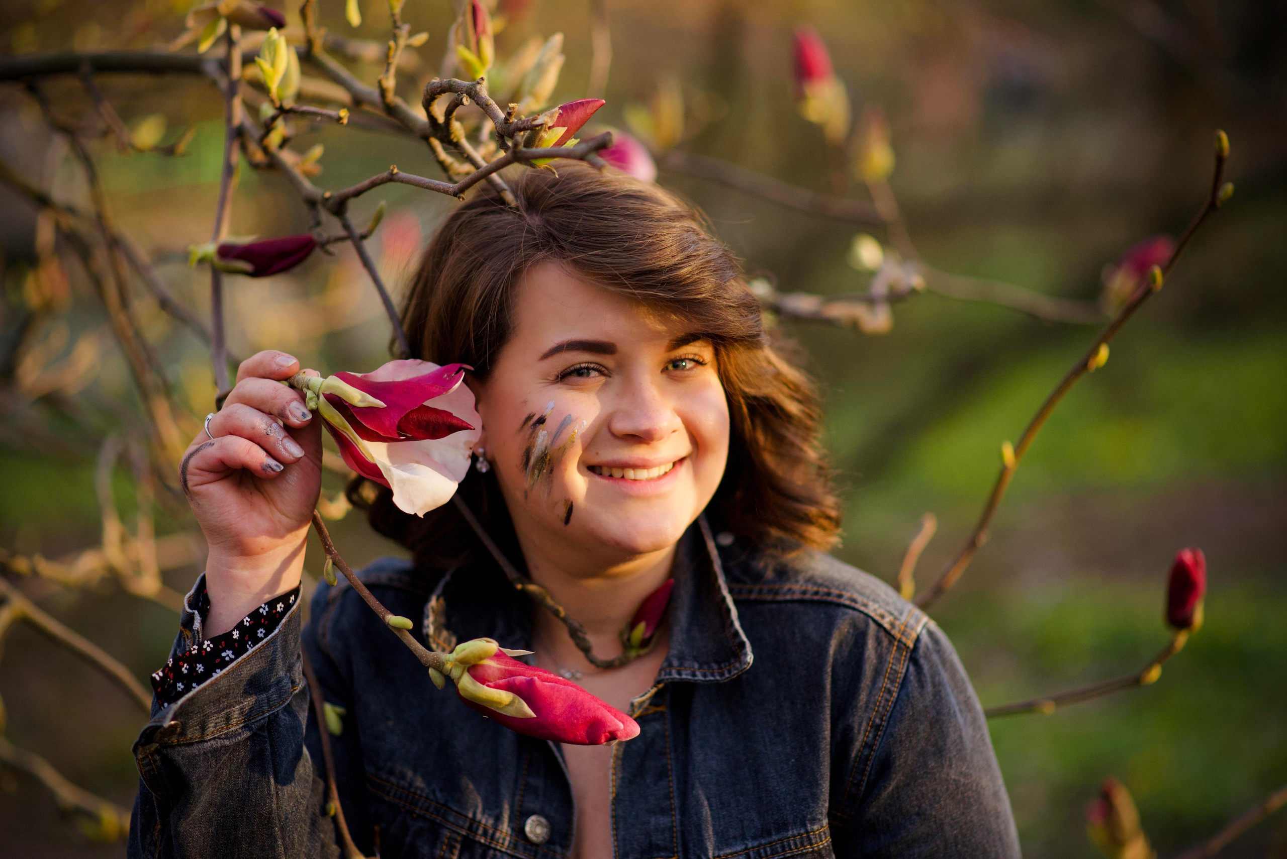 Художниця Альона у весняно-творчому процесі. Fotógrafa Maria Yakymycheva