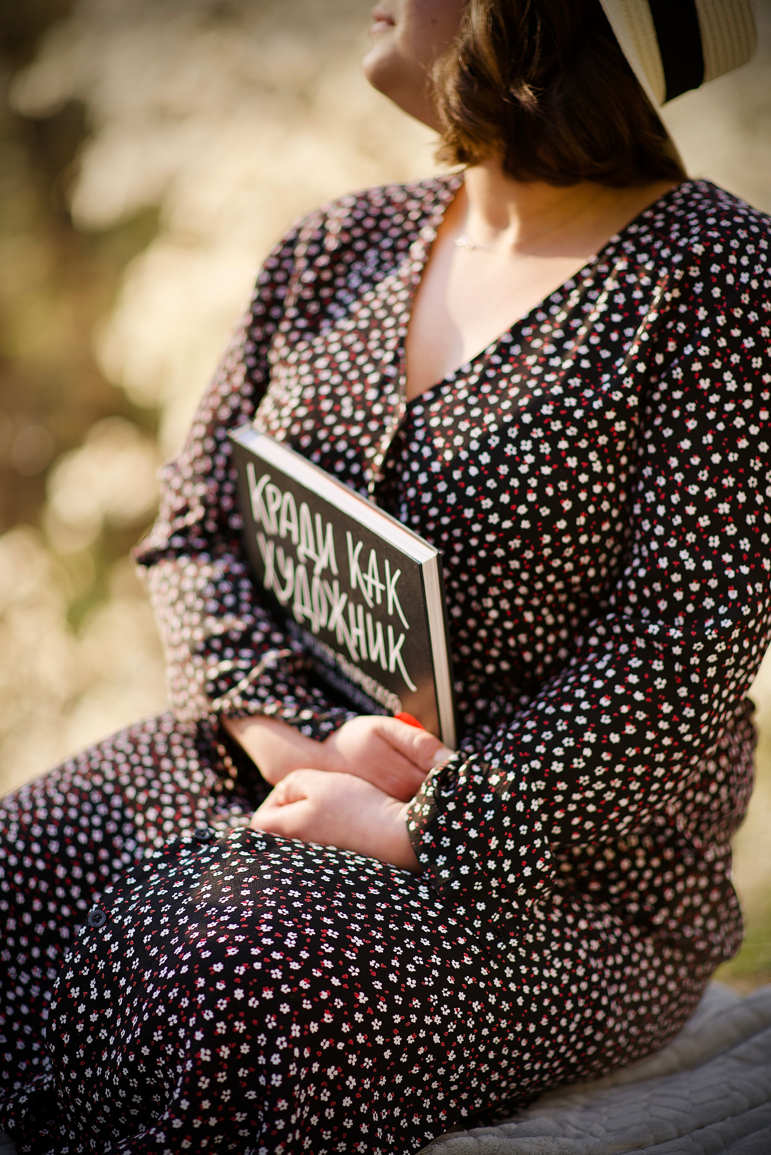 Художниця Альона у весняно-творчому процесі. Fotógrafa Maria Yakymycheva