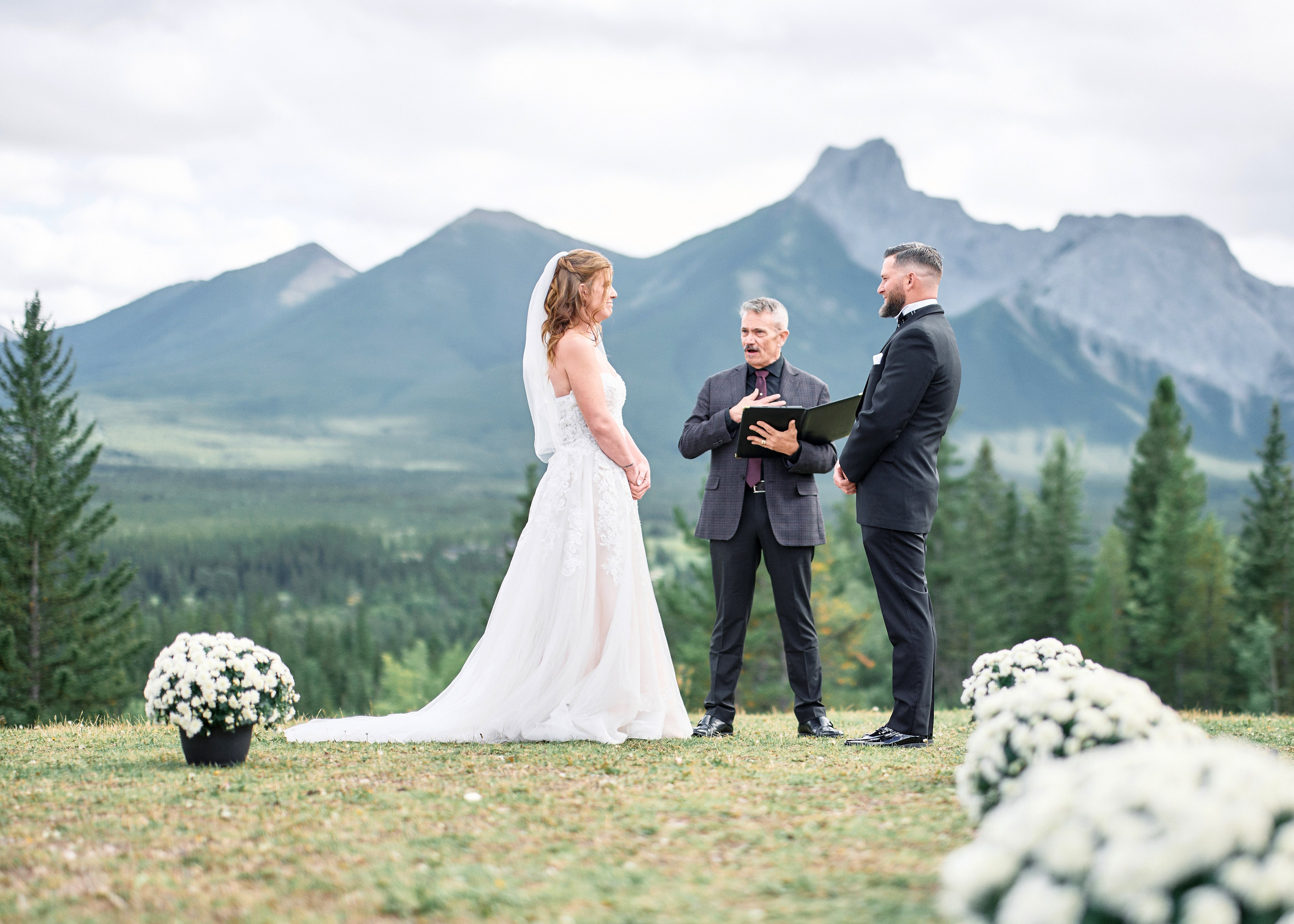 Calgary wedding photographer. Andrii Bielikov
