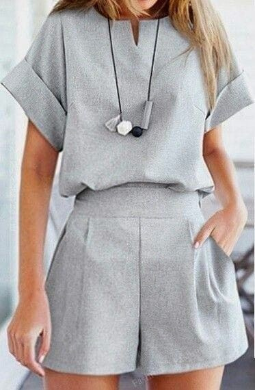 Produção de moda para ensaio de família, com roupas leves e caimento natural