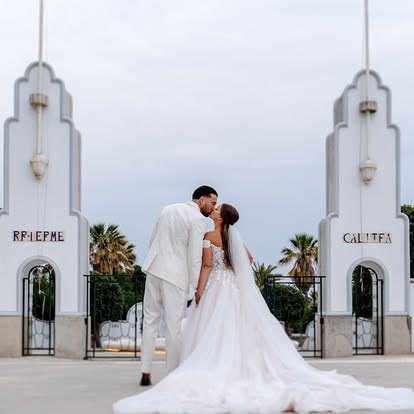 „Brautpaar bei einer Hochzeit in den Kallithea Springs auf Rhodos“
