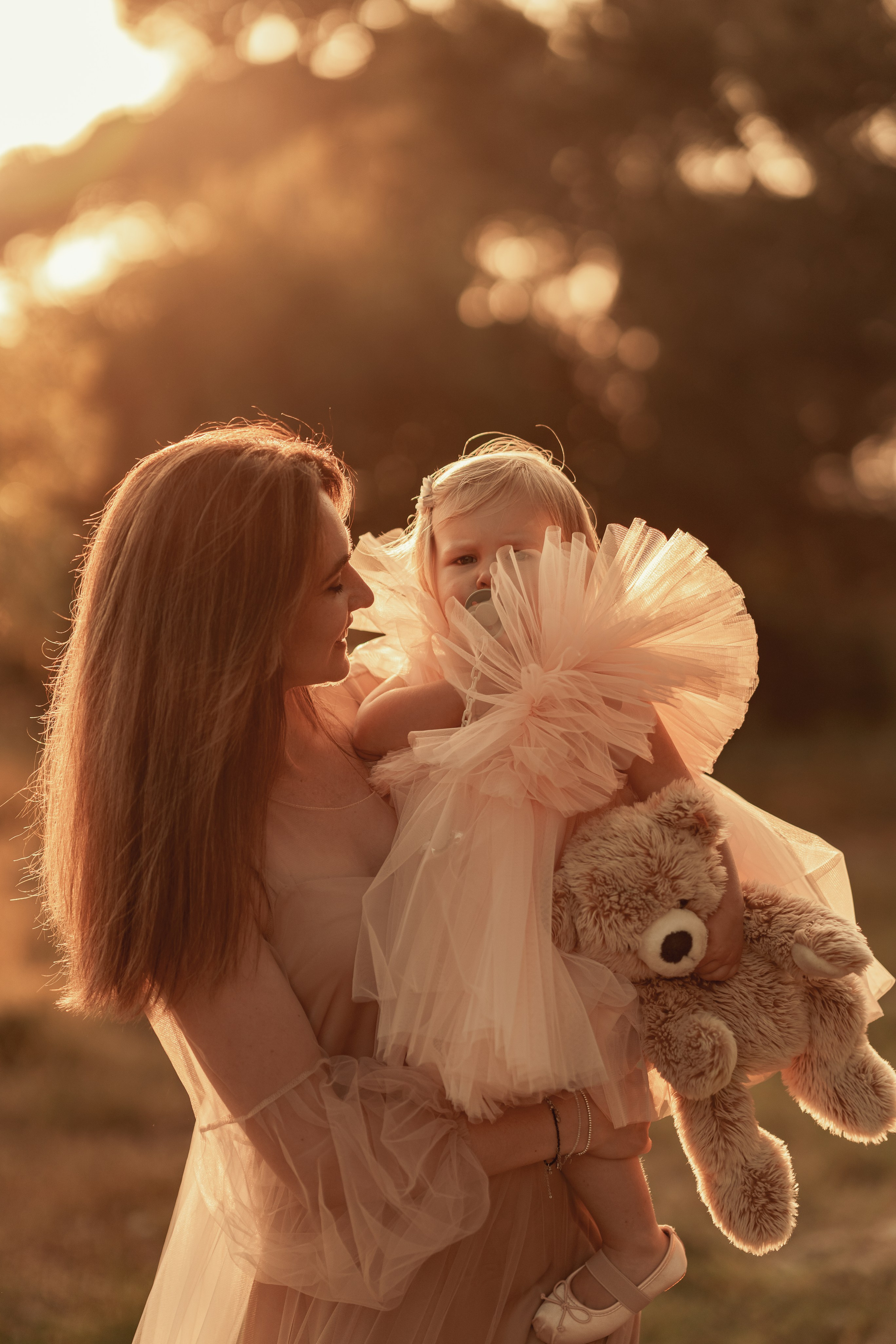 Why it’s better to shoot at sunset and sunrise, rather than at noon — tips for choosing the right time for a photoshoot