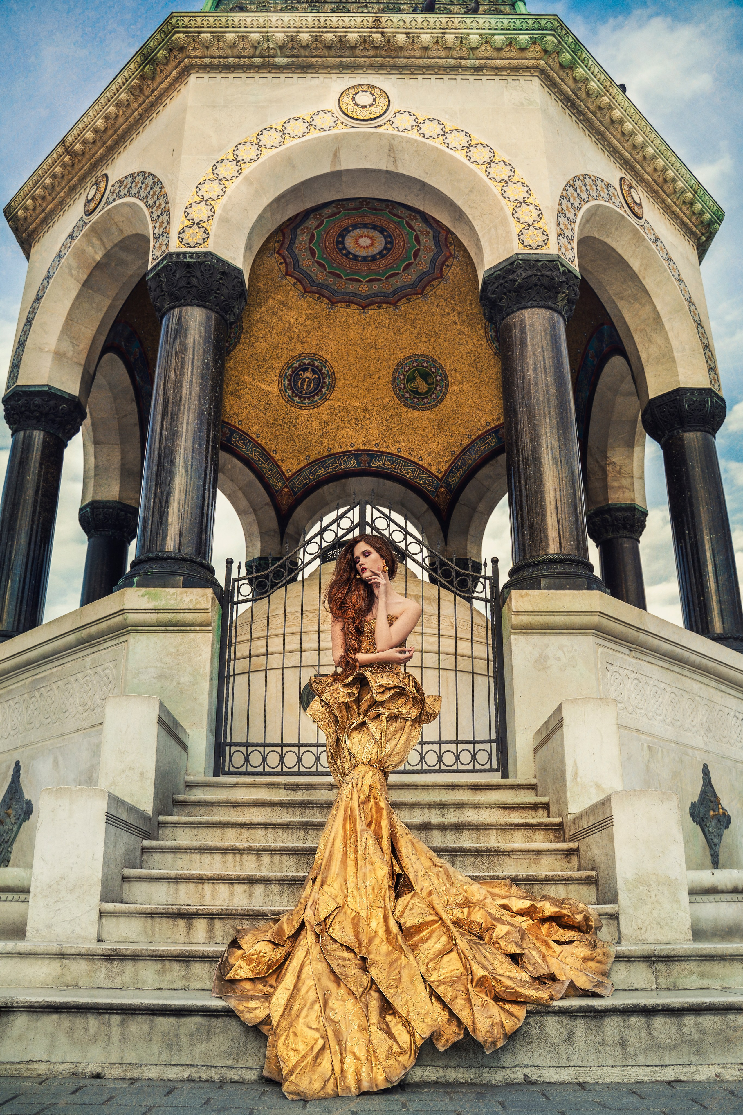 Fashion & Flowing Dresses