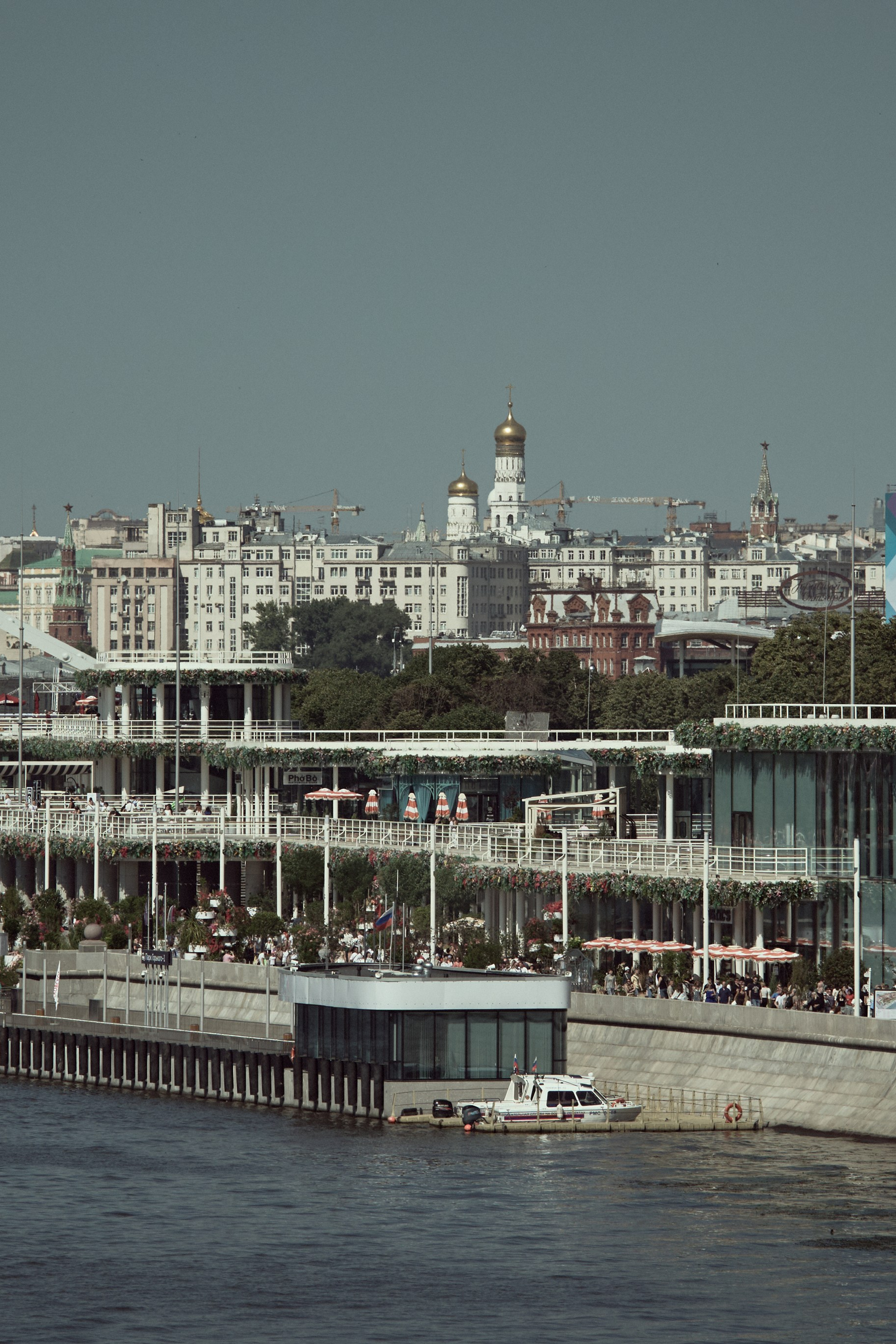 Лайв фотосессия для гостей и участников коммьюнити BÜRO MARKET в Москве