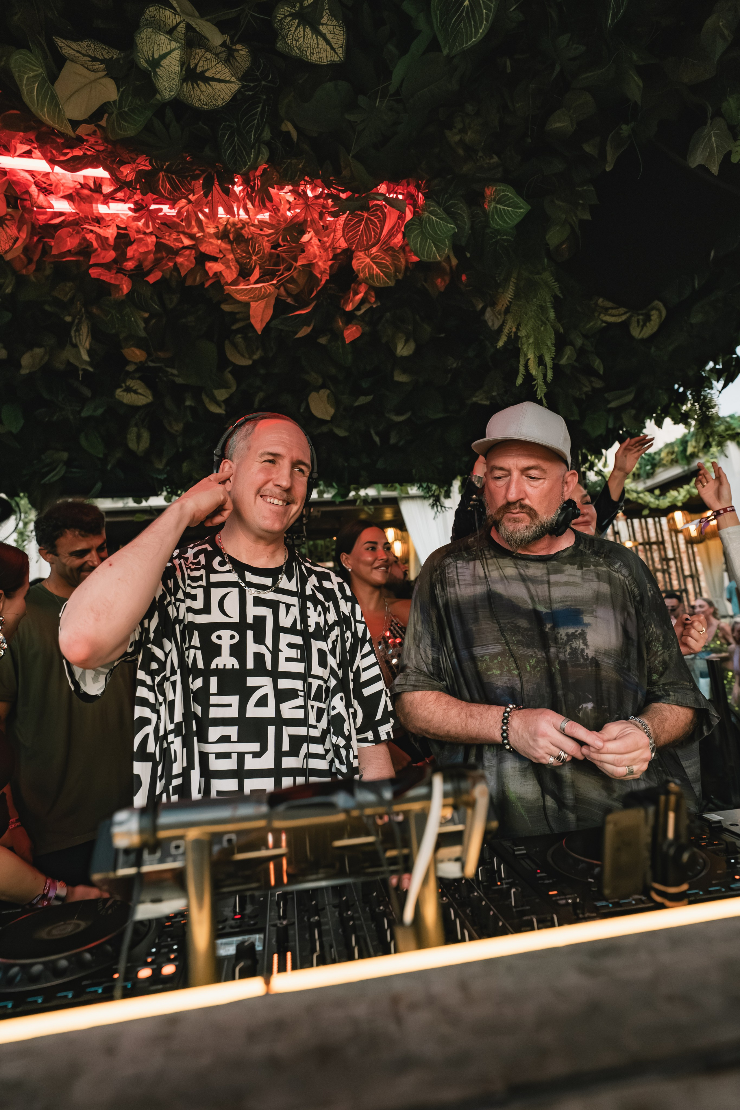 Jan Blomqvist, Damian Lazarus, Ame DJ performance in Savaya, Bali. Коммьюнити фотограф, Москва, Сергей Зворыгин