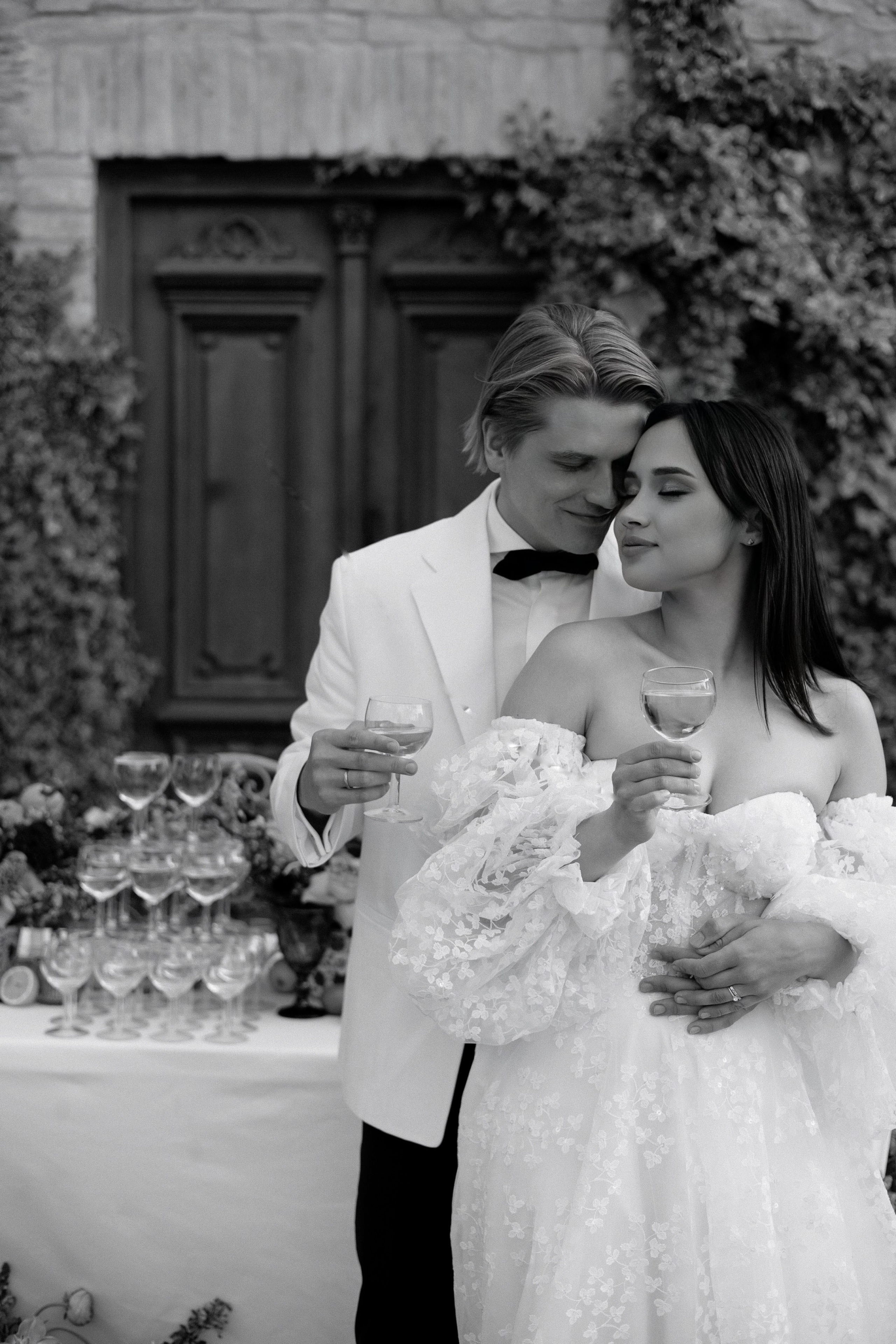 Timeless Romance: Gabriela & Martin's Wedding. Raw Studio: Capturing Elegant weddings accross Europe