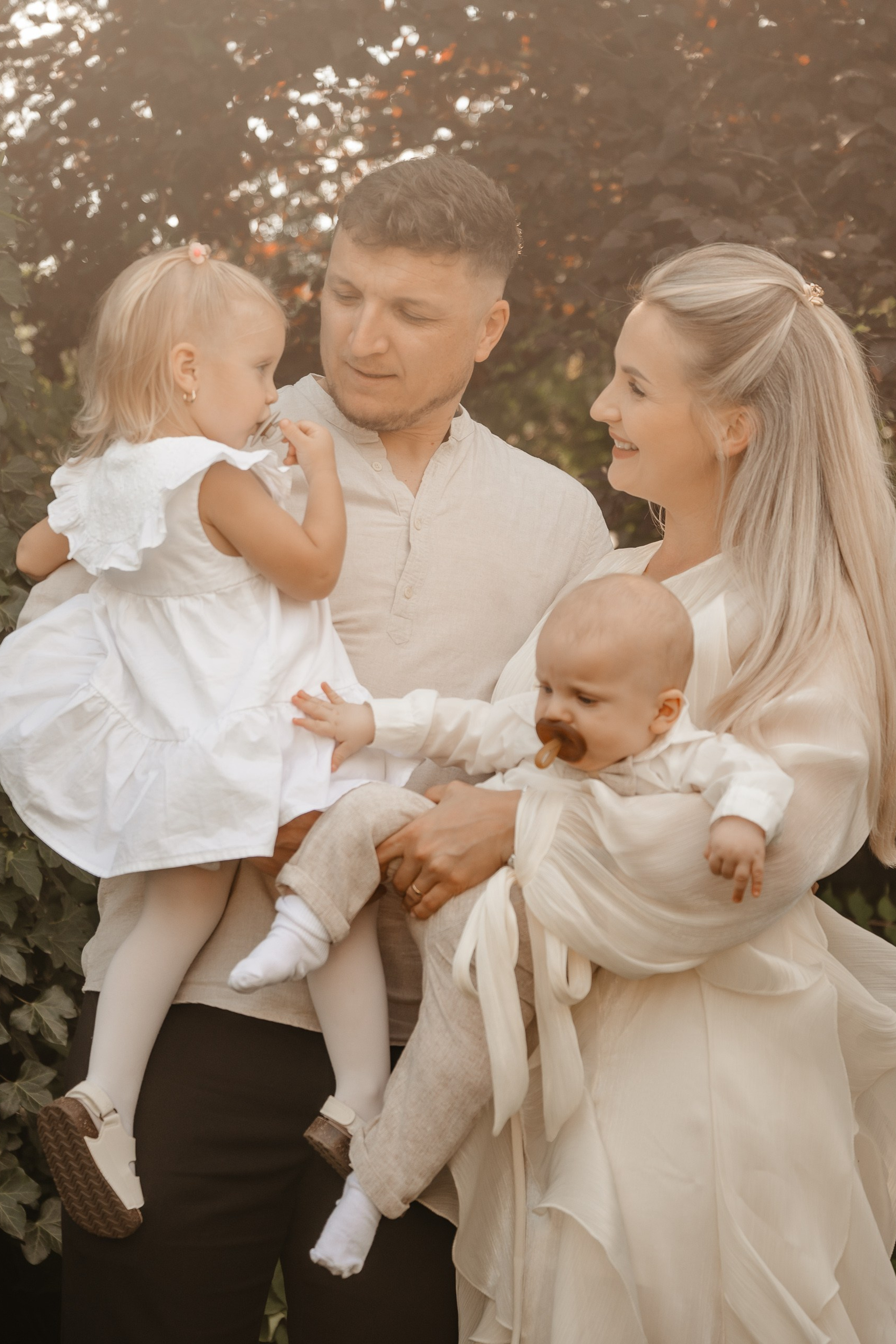 Gallery. Wedding & Family Photographer