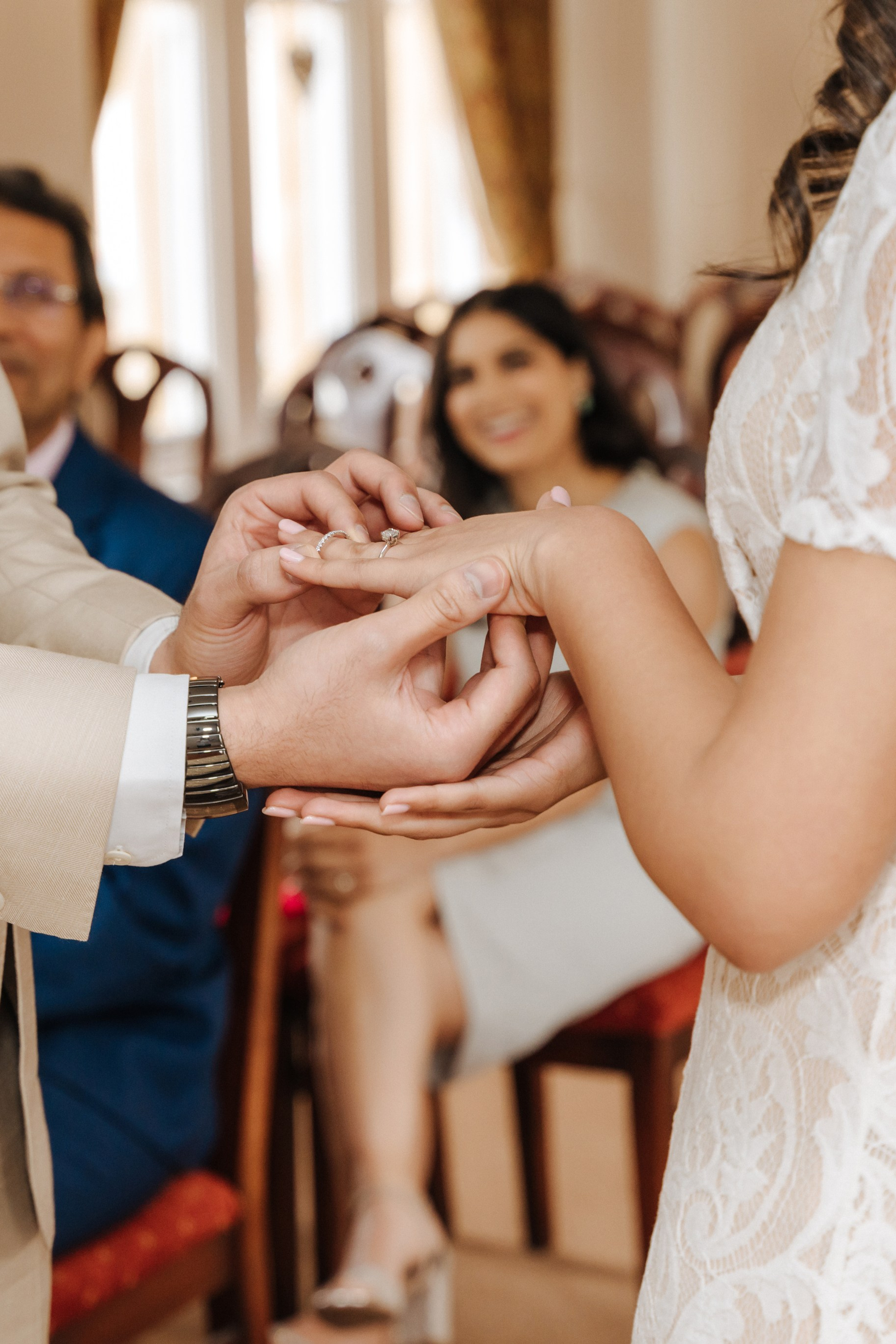 A civil wedding ceremony at Chelsea Old Town Hall. Photographer in England Ekaterina Romanova