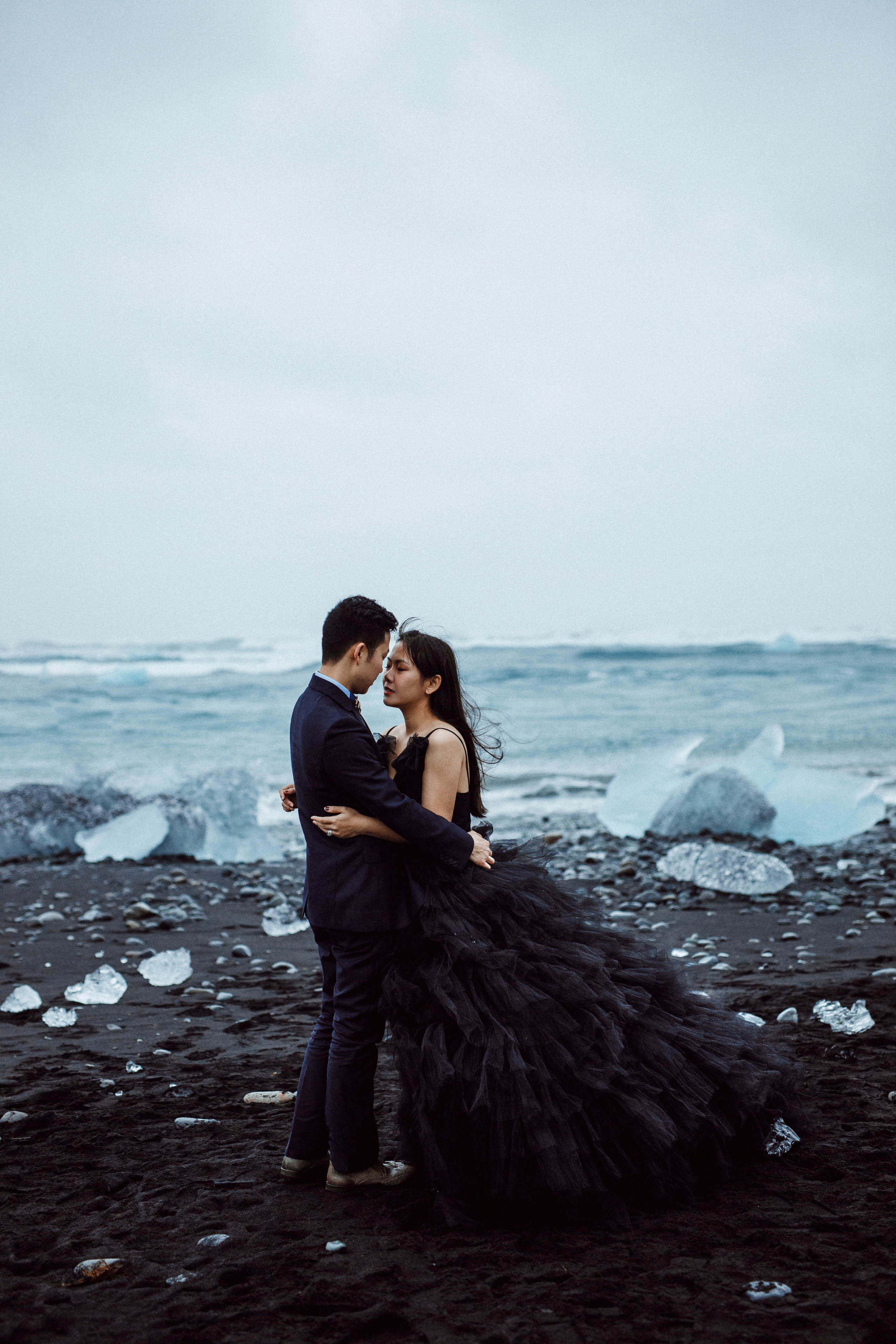 Wedding photoshoot in Iceland | wedding photos at Diamond beach