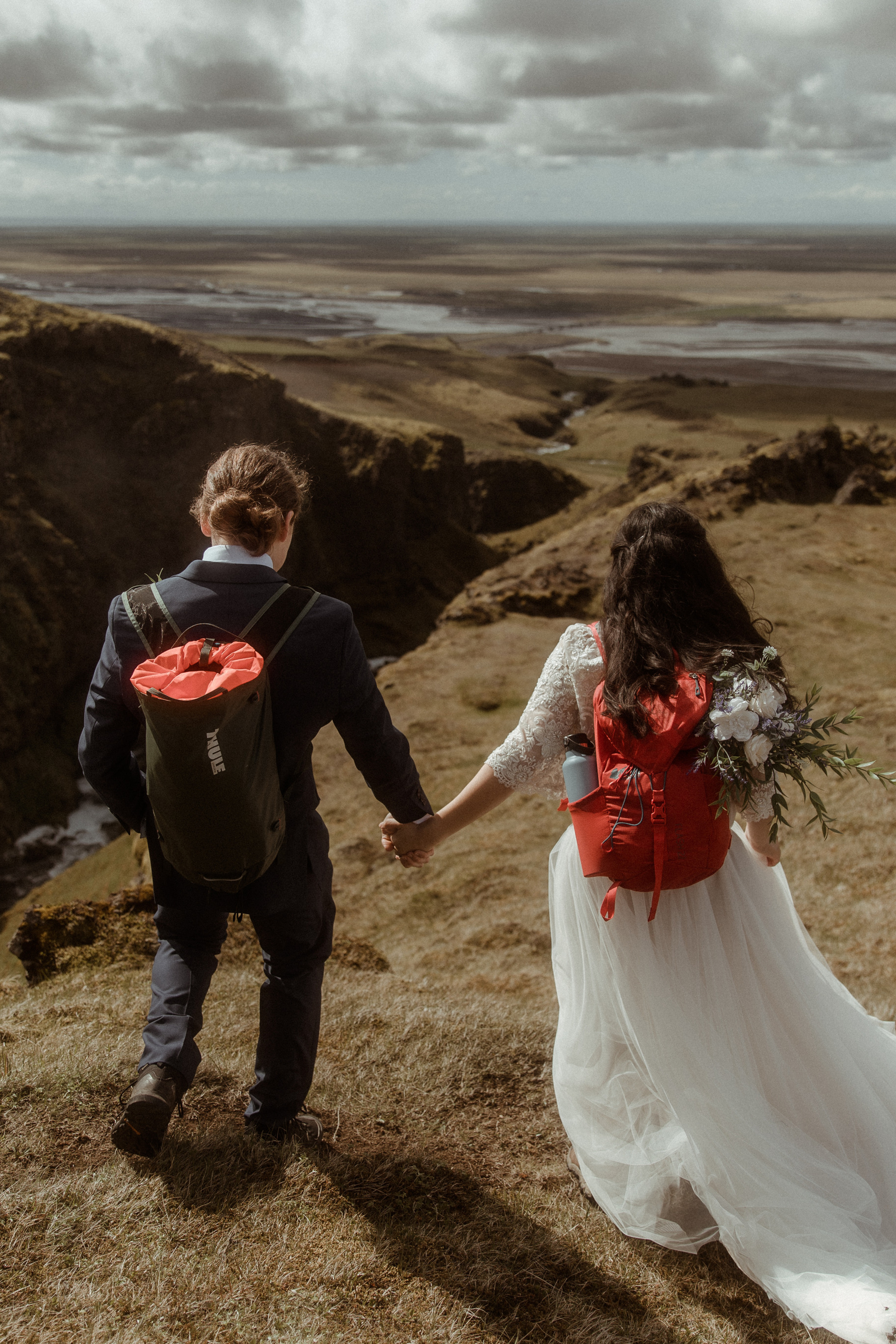 Hiking elopement in Iceland