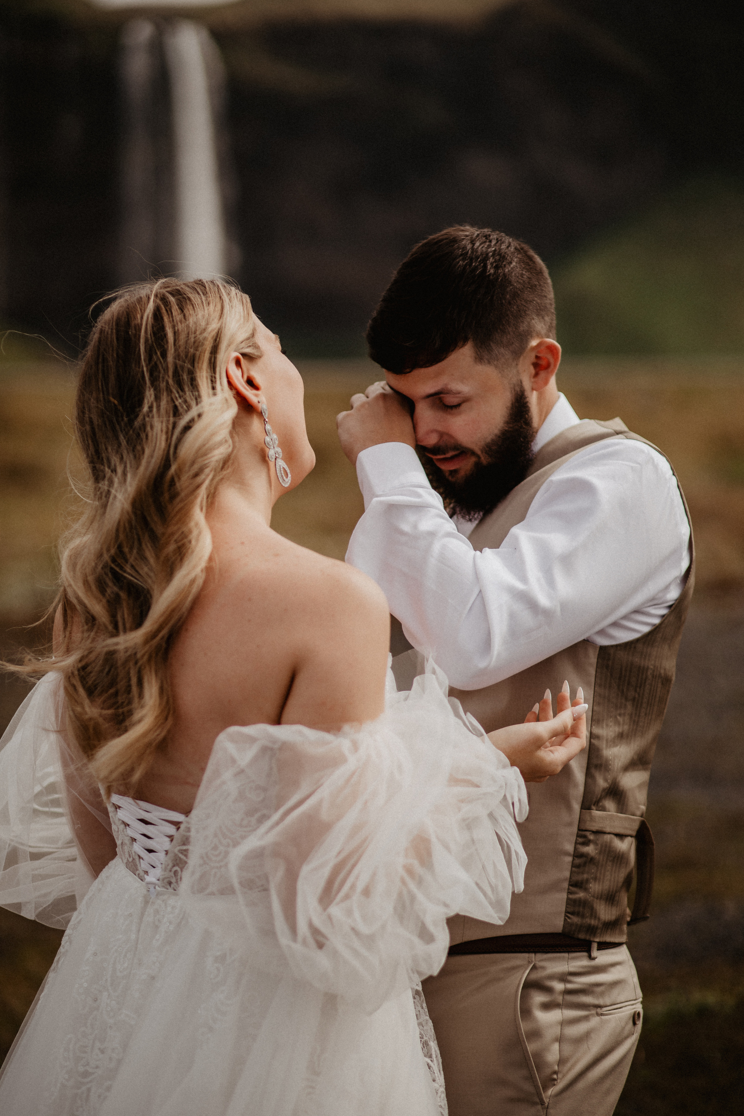 Vow exchanging ceremony in Iceland | Elopement in South Iceland