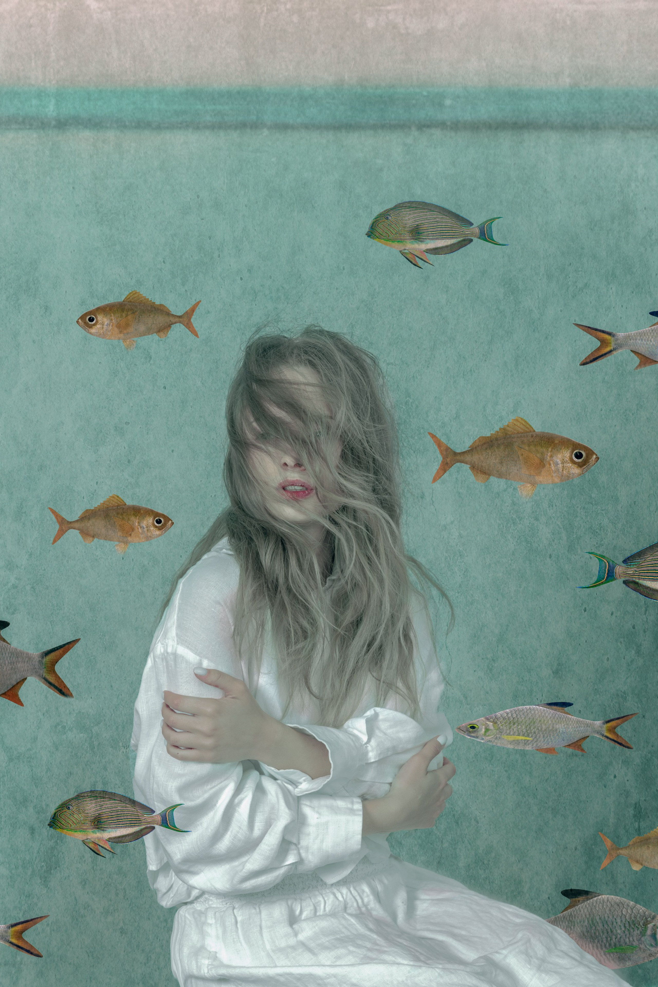 Woman surrounded by fish, symbolizing disorientation and isolation