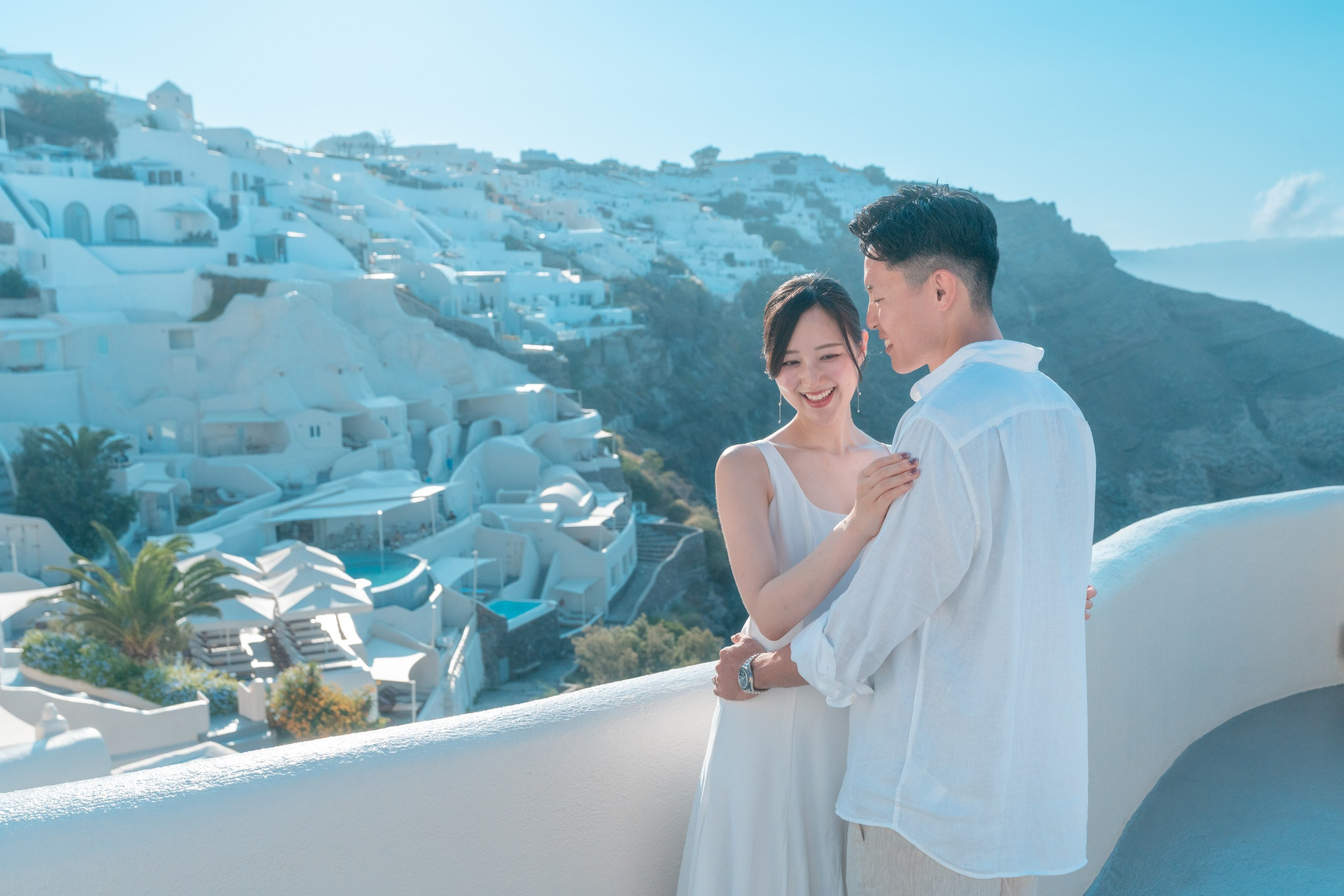 Whispers of Caldera Romance: Japanese Couple’s Enchanted Drone Journey at Mystique Santorini