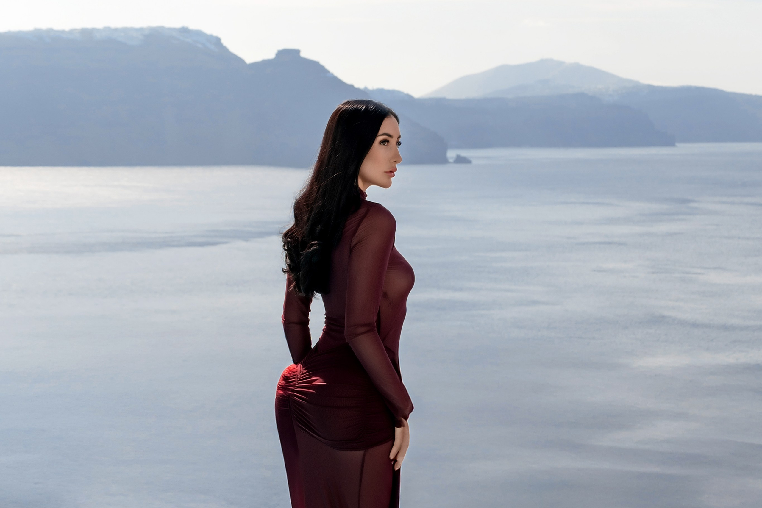 Why a Pool Photo Shoot in Santorini is a Fantastic Idea