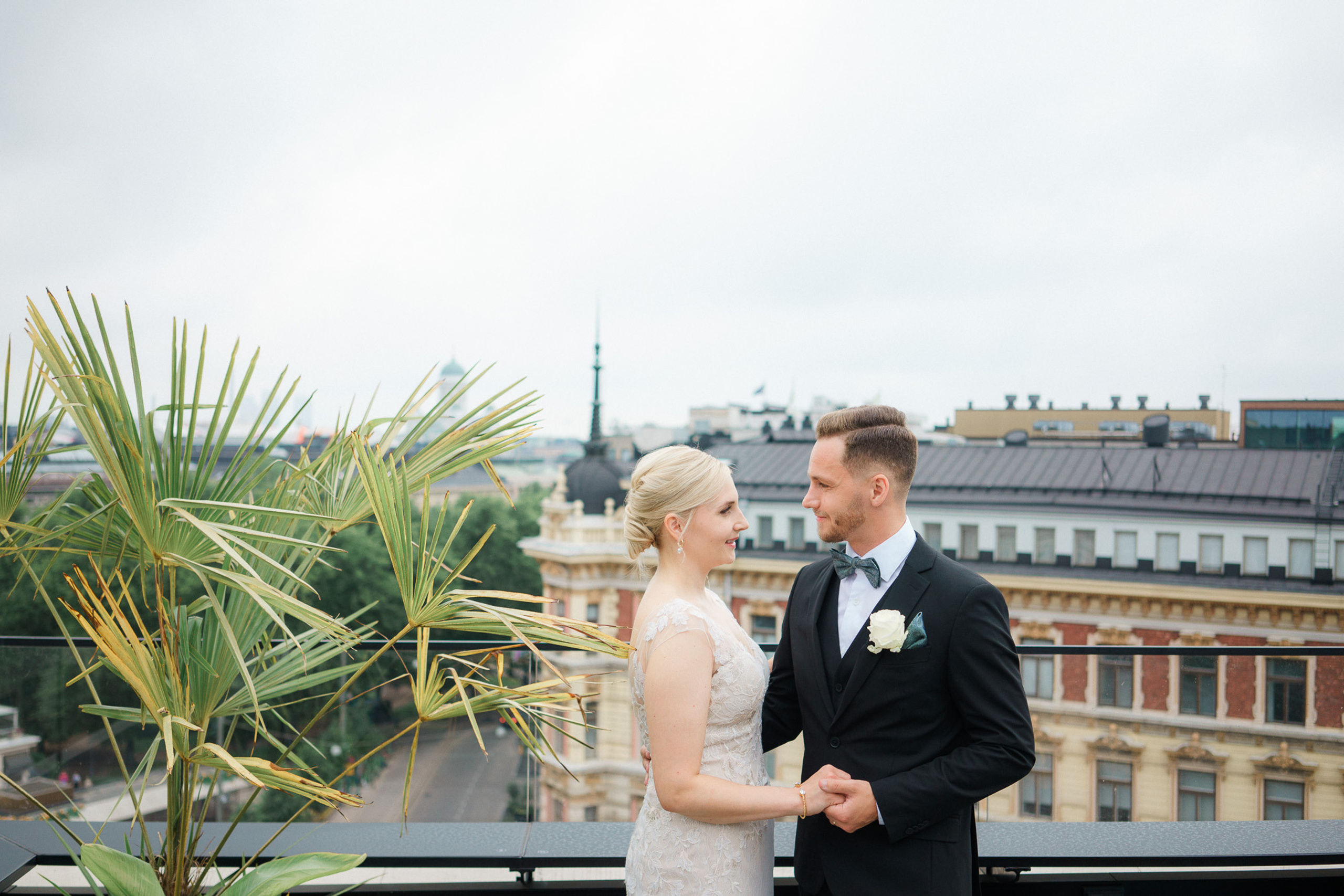 M&P, häävalokuvaus Klaus K, Rake-sali ja Helsingin vanha kirkko