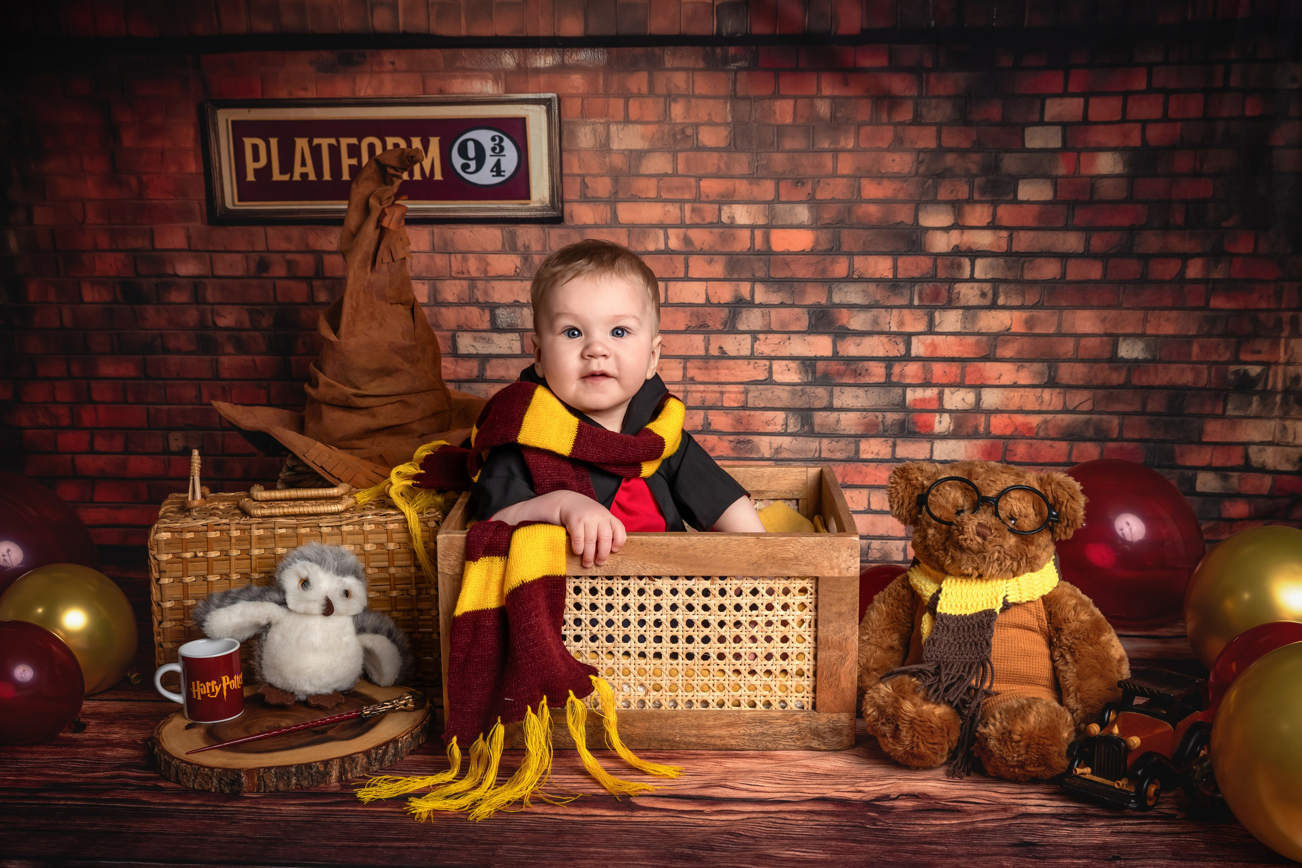 Cake smash photo session Hertfordshire, Stevenage. Stevenage, Hertfordshire family, maternity and newborn photographer