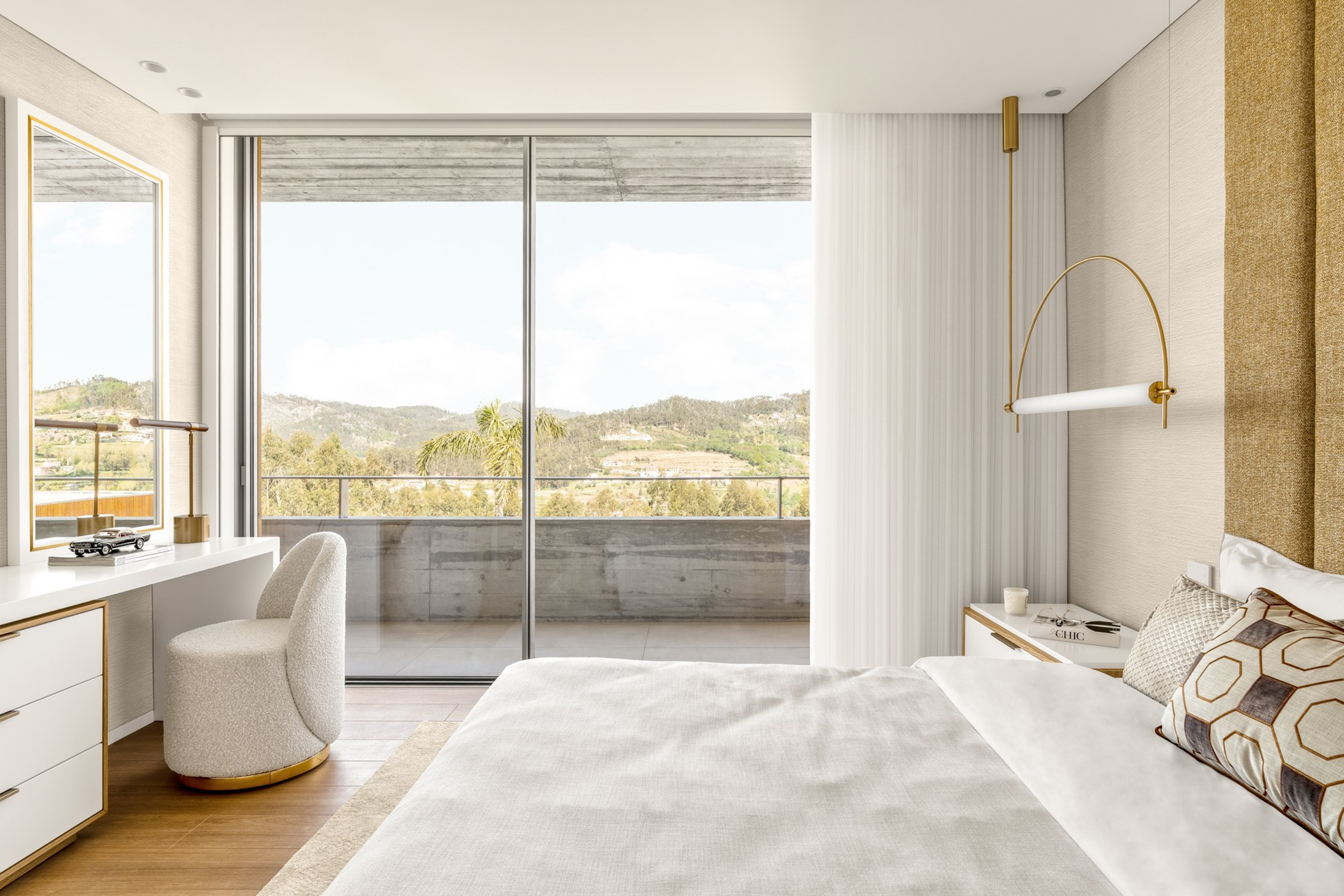 MORADIA DE FELGUEIRAS. André Fontoura